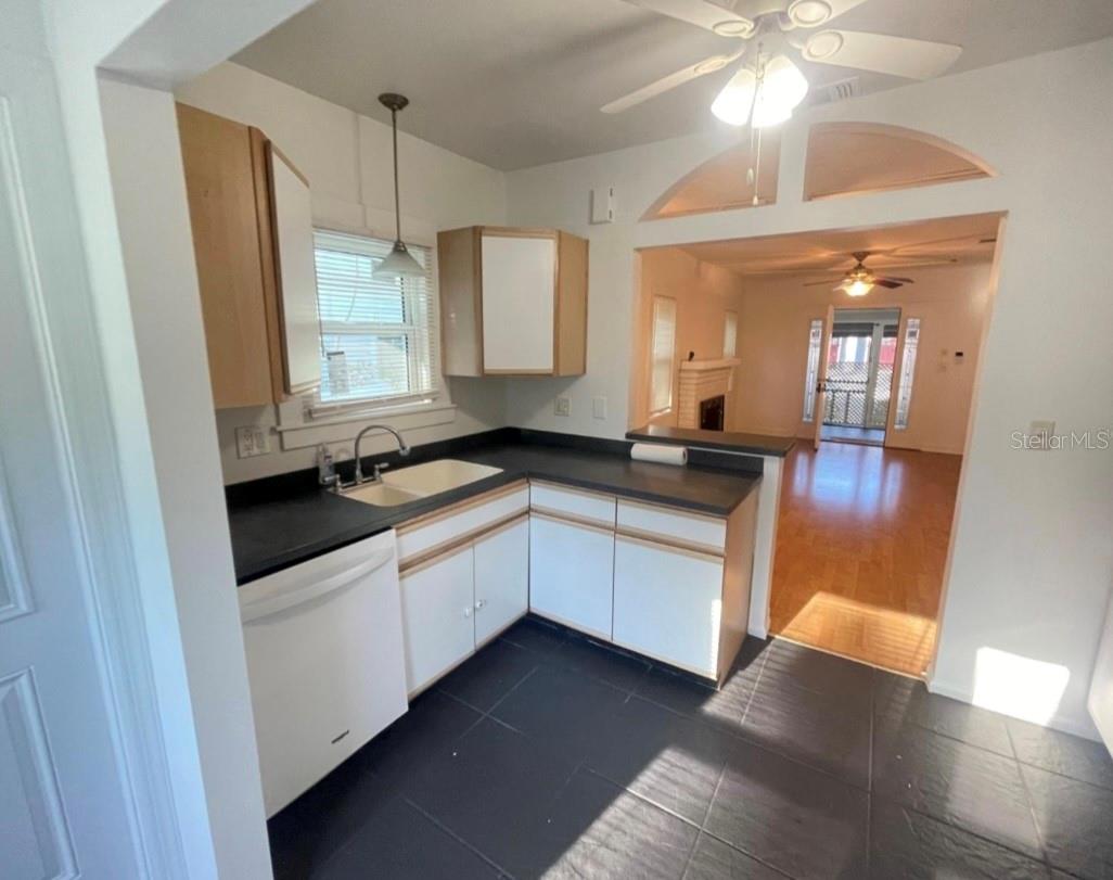 Image 10 of 29 For 1231 Highland Street N