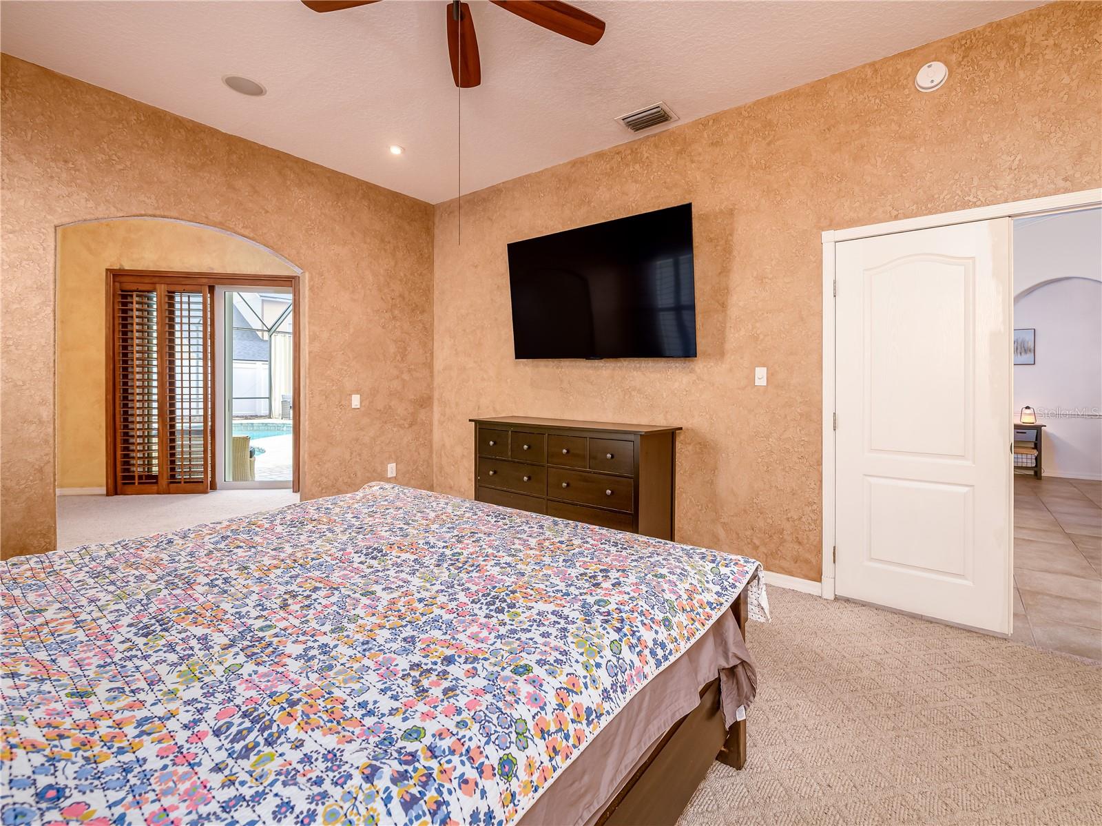 Listing photo id 15 for 7218 Yardley Way