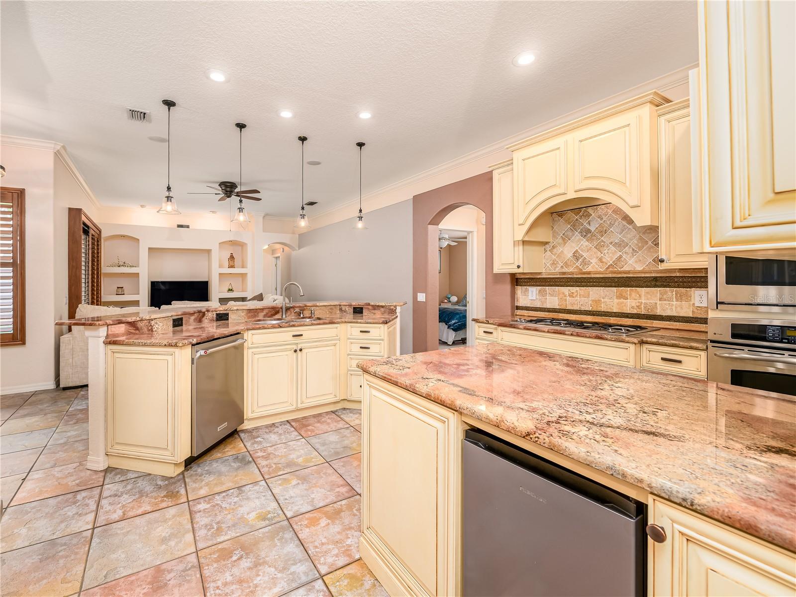 Listing photo id 25 for 7218 Yardley Way