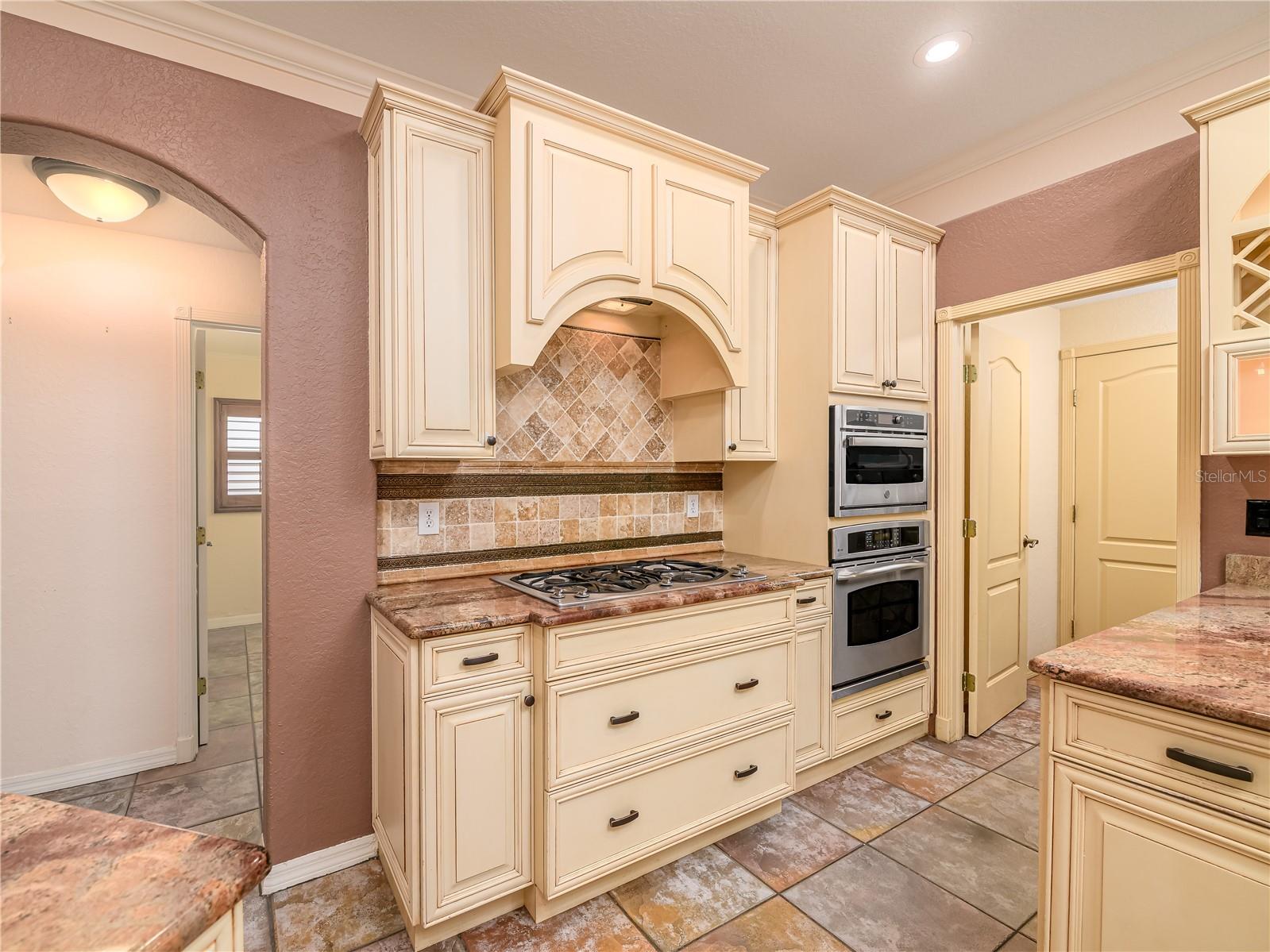 Listing photo id 27 for 7218 Yardley Way