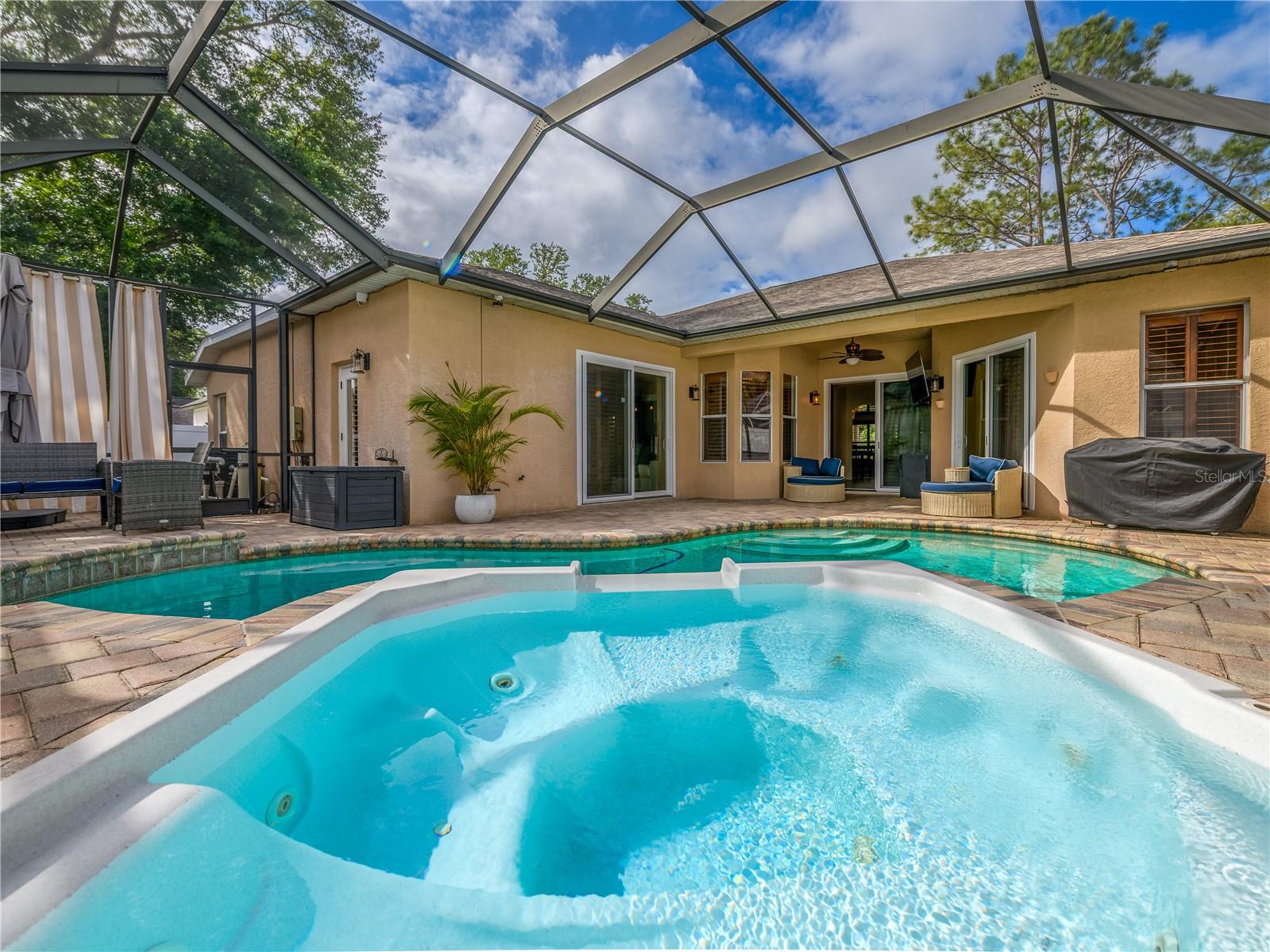 Listing photo id 1 for 7218 Yardley Way