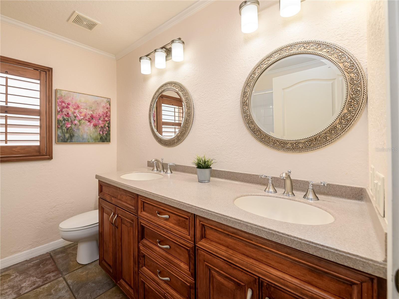 Listing photo id 36 for 7218 Yardley Way