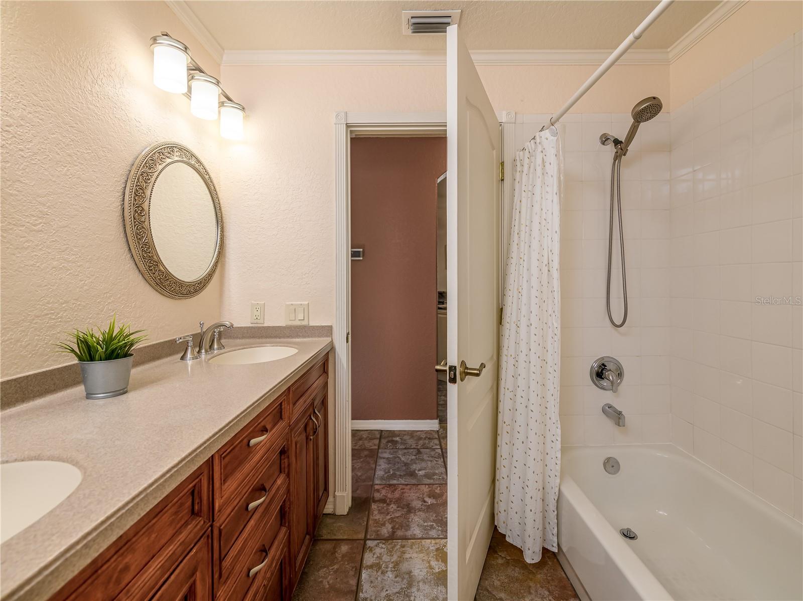 Listing photo id 37 for 7218 Yardley Way