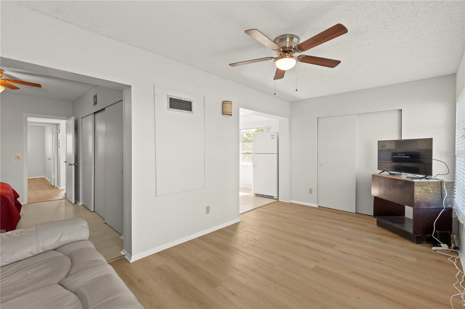 Image 12 of 43 For 2428 Columbia Drive 50