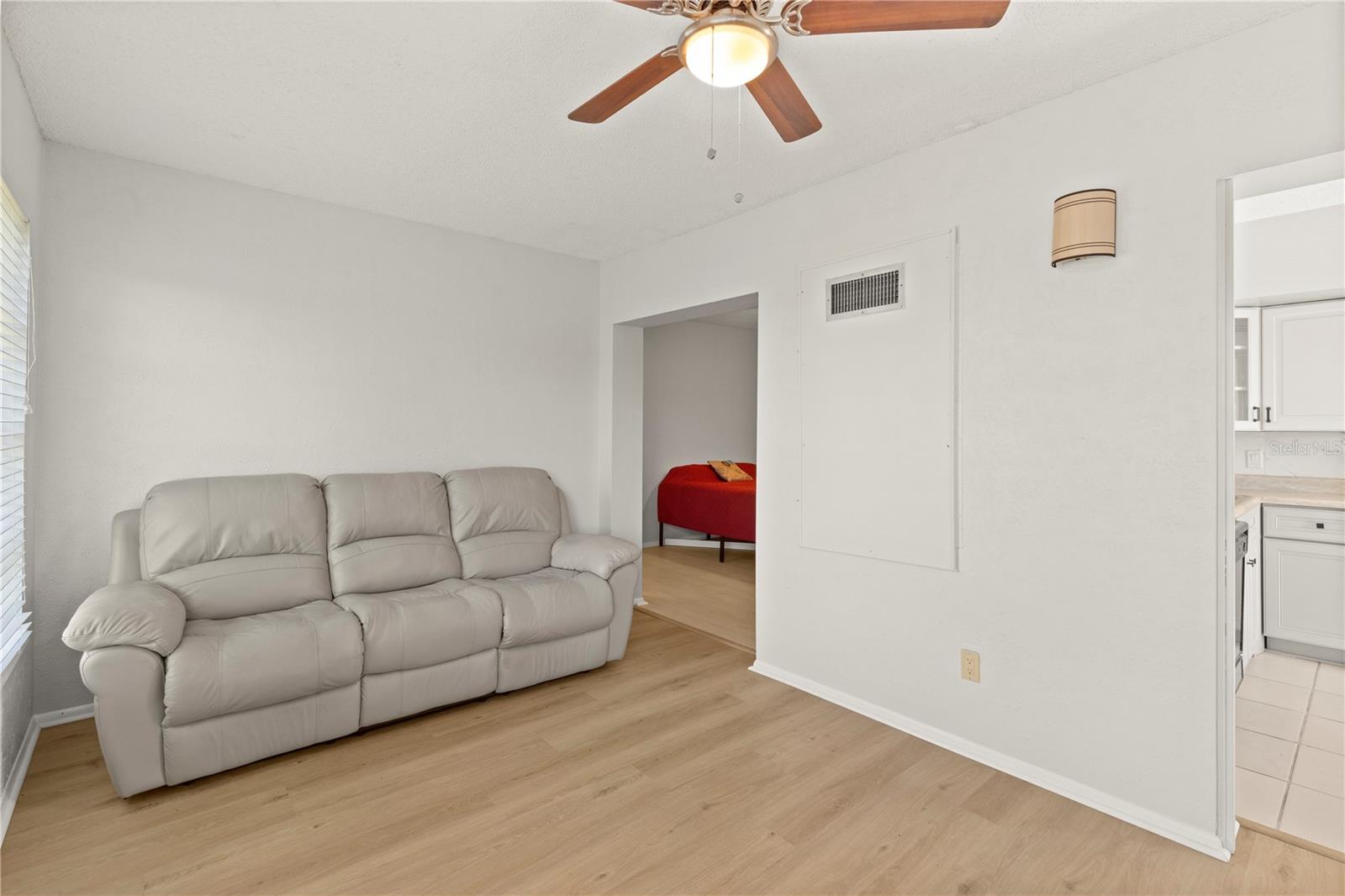 Image 13 of 43 For 2428 Columbia Drive 50