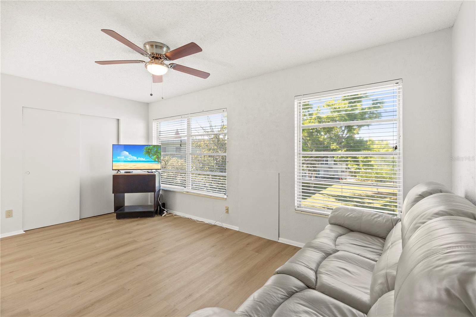 Image 14 of 43 For 2428 Columbia Drive 50