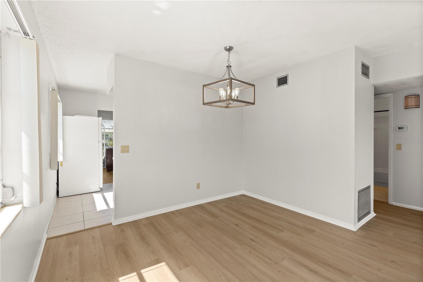 Image 15 of 43 For 2428 Columbia Drive 50