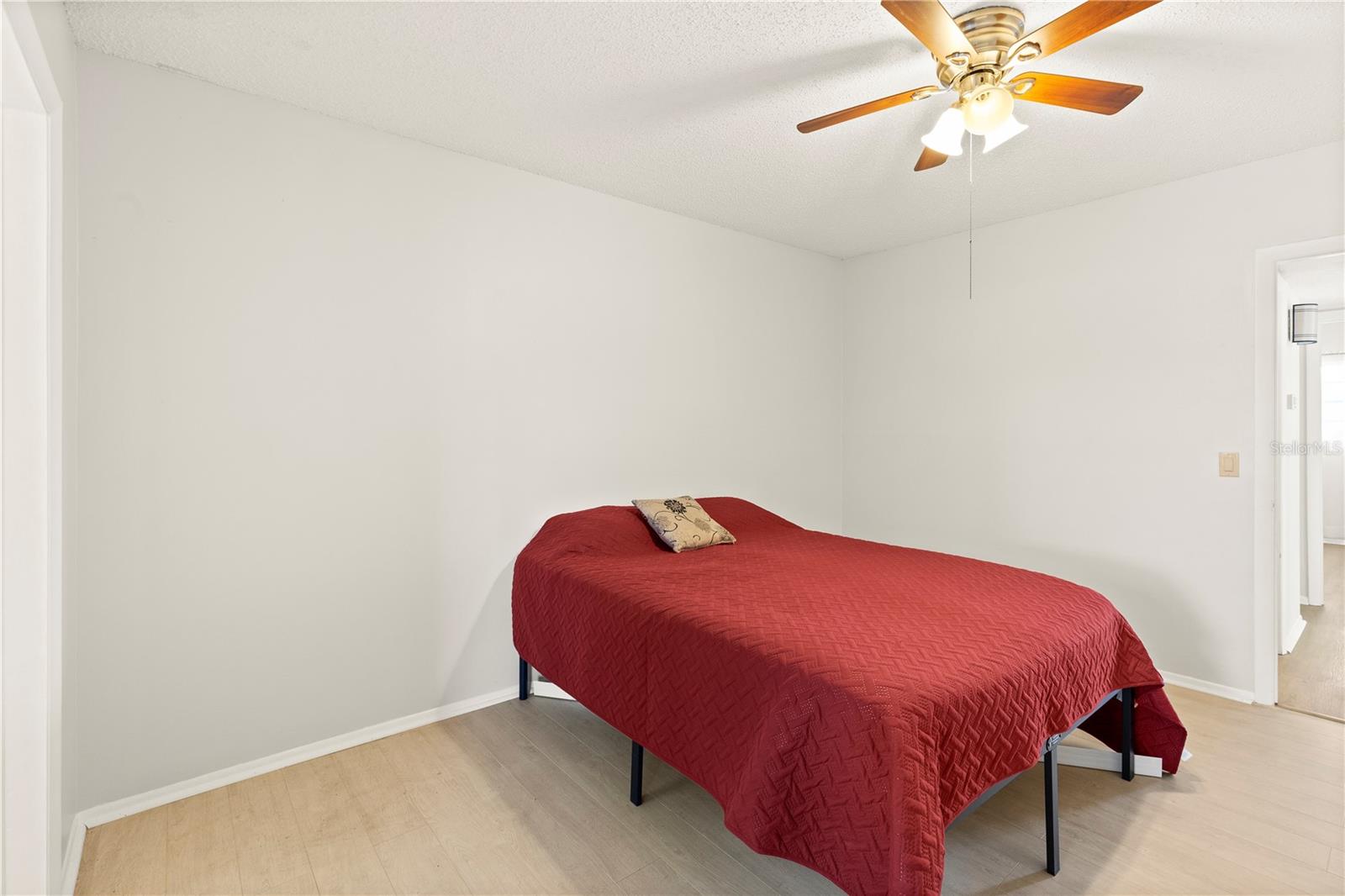 Image 20 of 43 For 2428 Columbia Drive 50