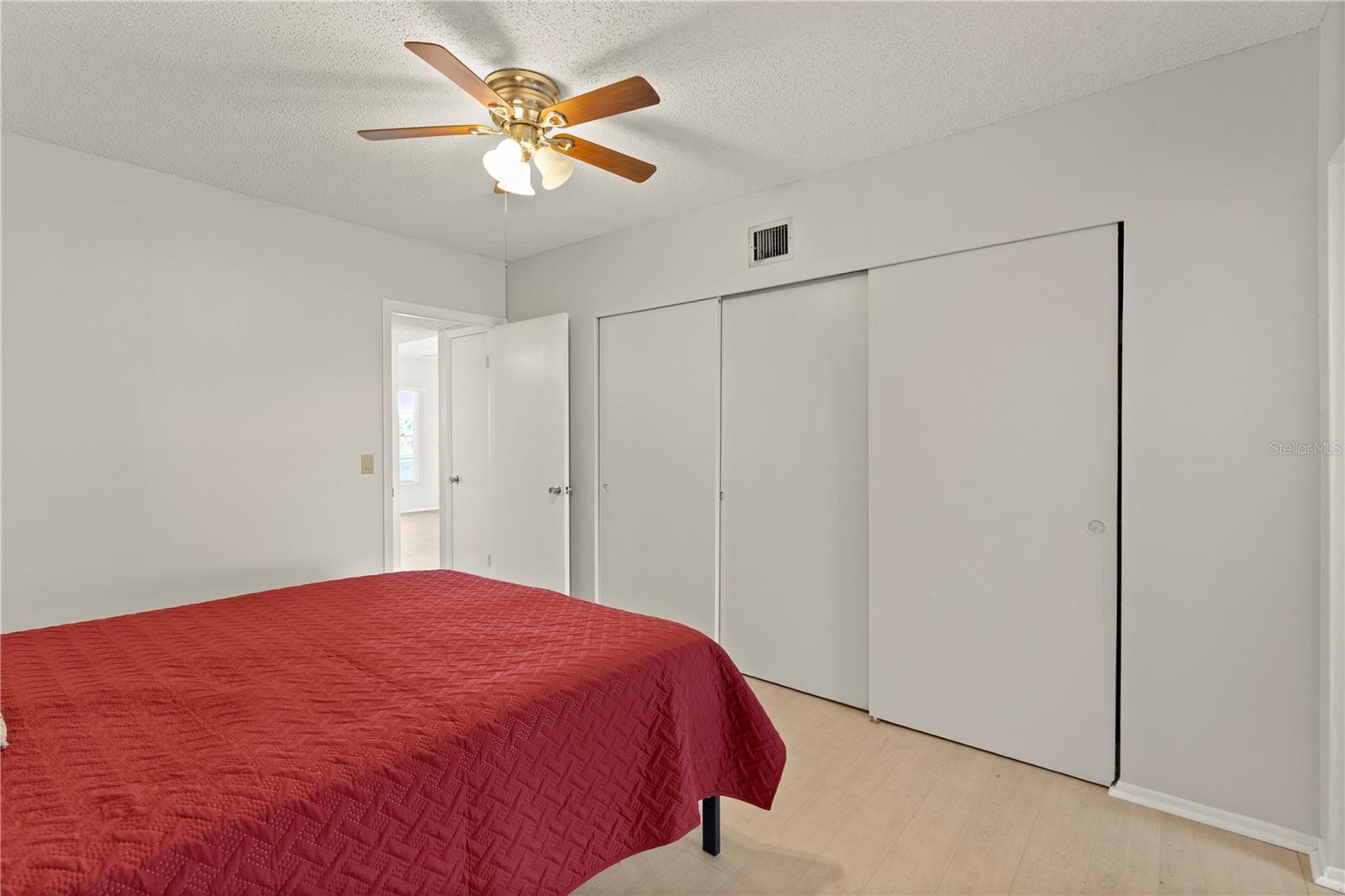 Image 21 of 43 For 2428 Columbia Drive 50