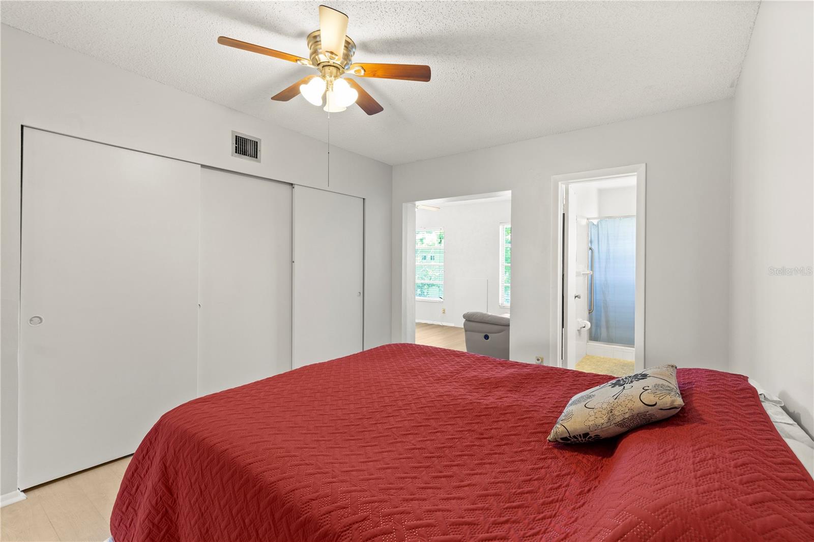 Image 22 of 43 For 2428 Columbia Drive 50