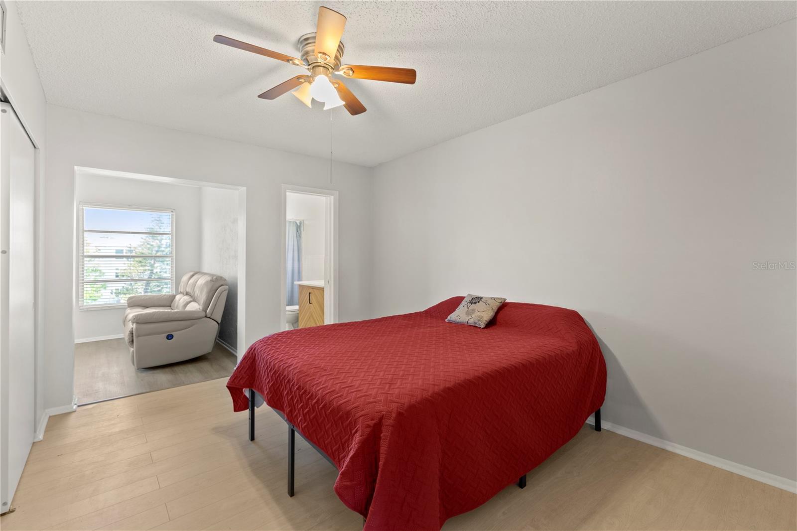 Image 23 of 43 For 2428 Columbia Drive 50