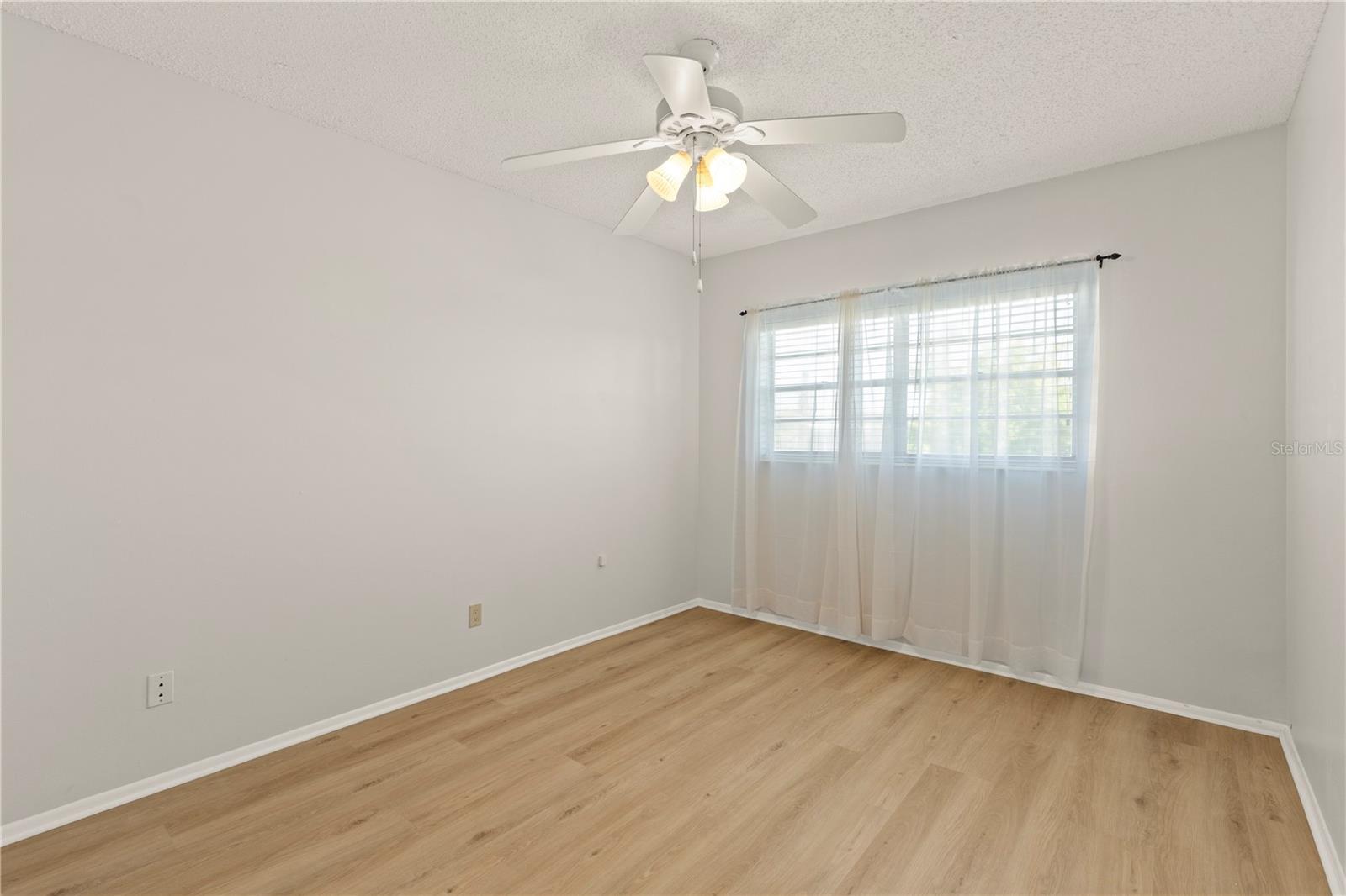 Image 26 of 43 For 2428 Columbia Drive 50