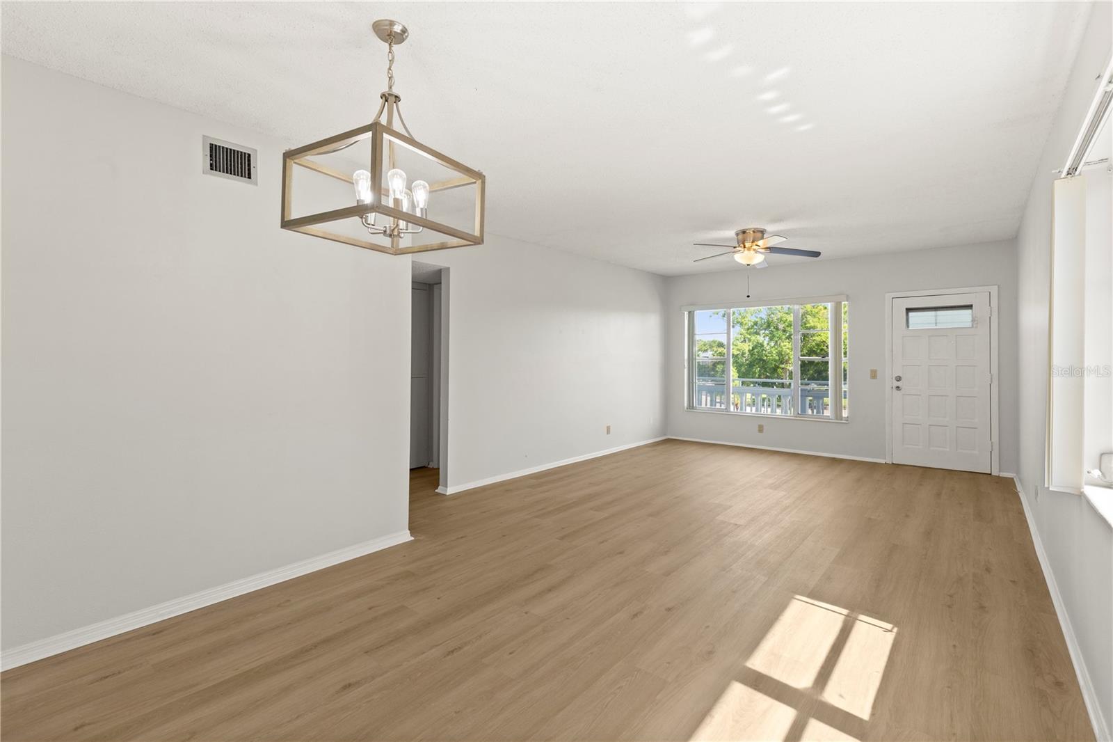 Image 27 of 43 For 2428 Columbia Drive 50