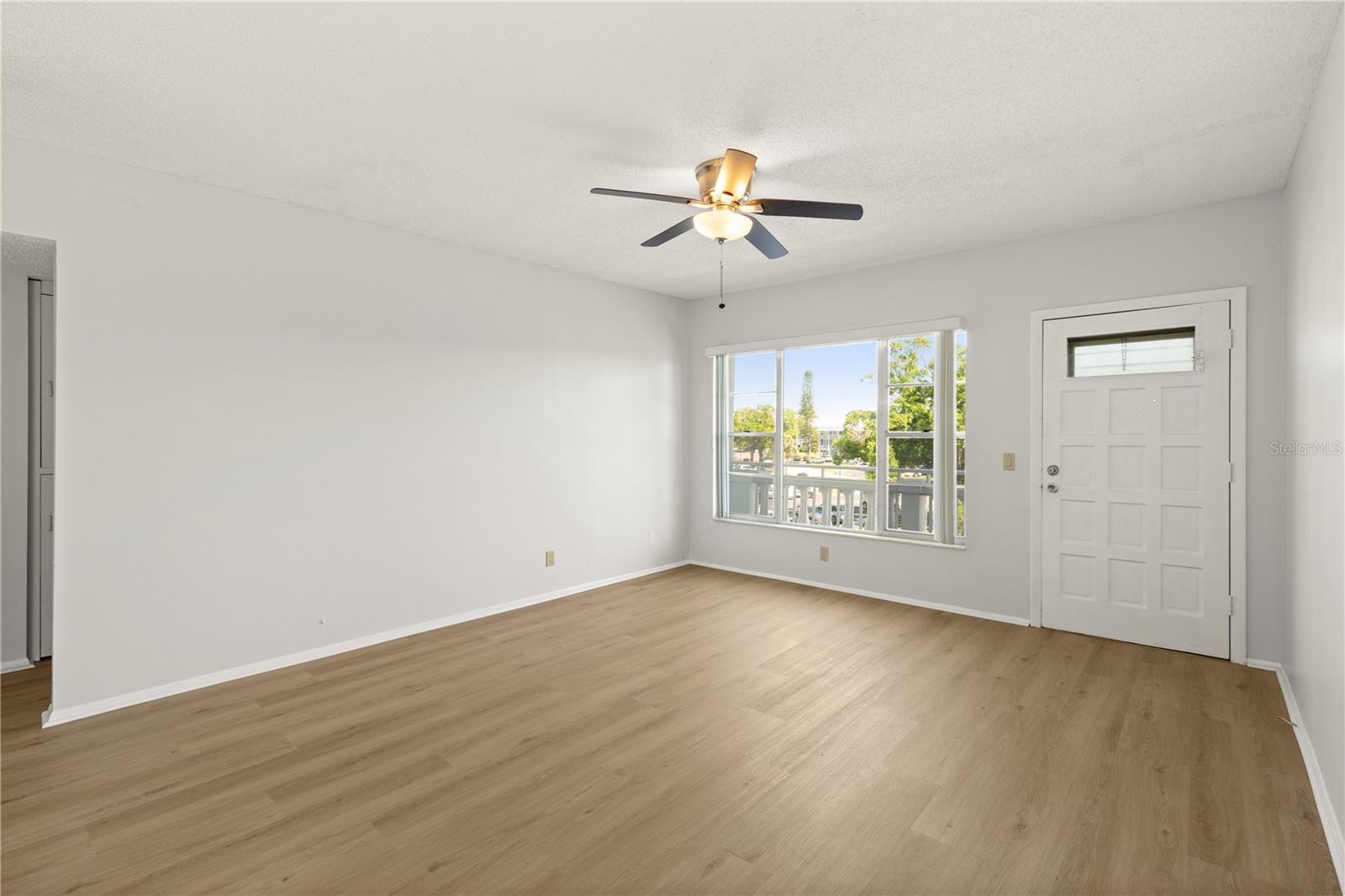 Image 29 of 43 For 2428 Columbia Drive 50