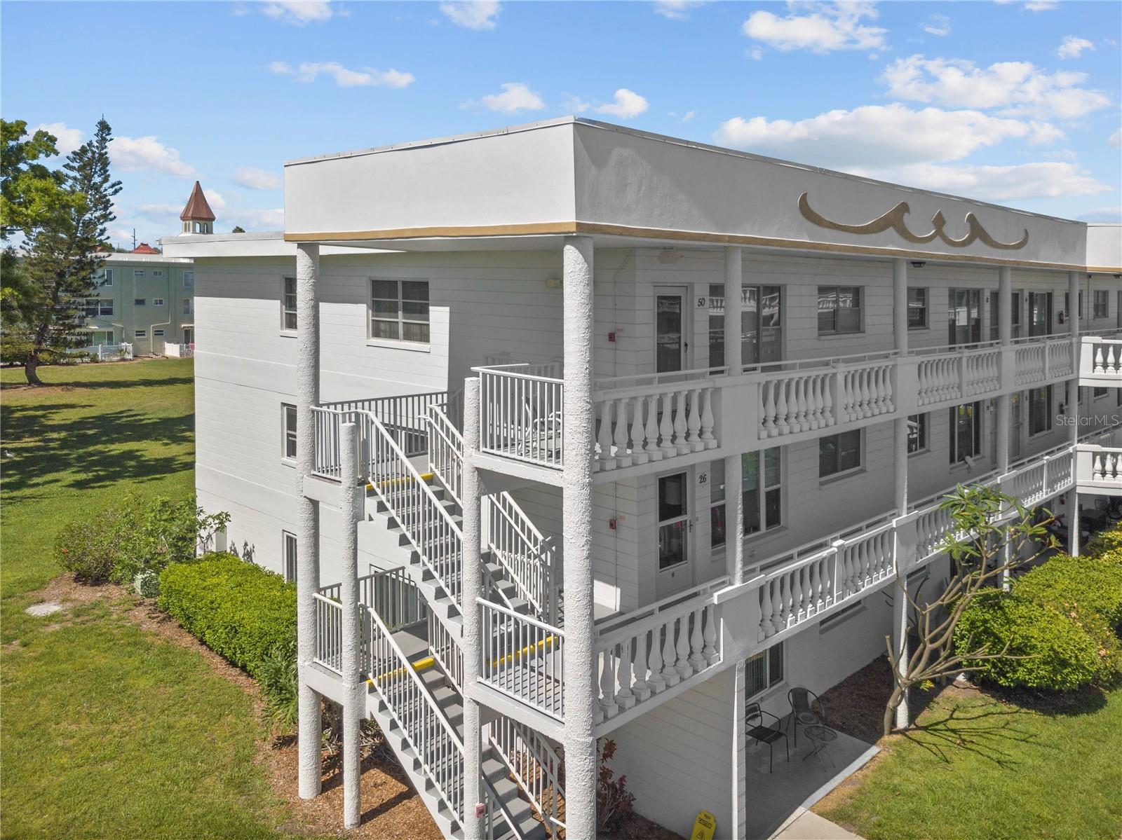 Image 3 of 43 For 2428 Columbia Drive 50