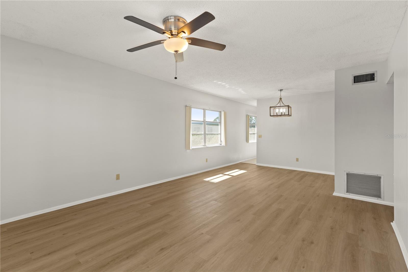 Image 31 of 43 For 2428 Columbia Drive 50