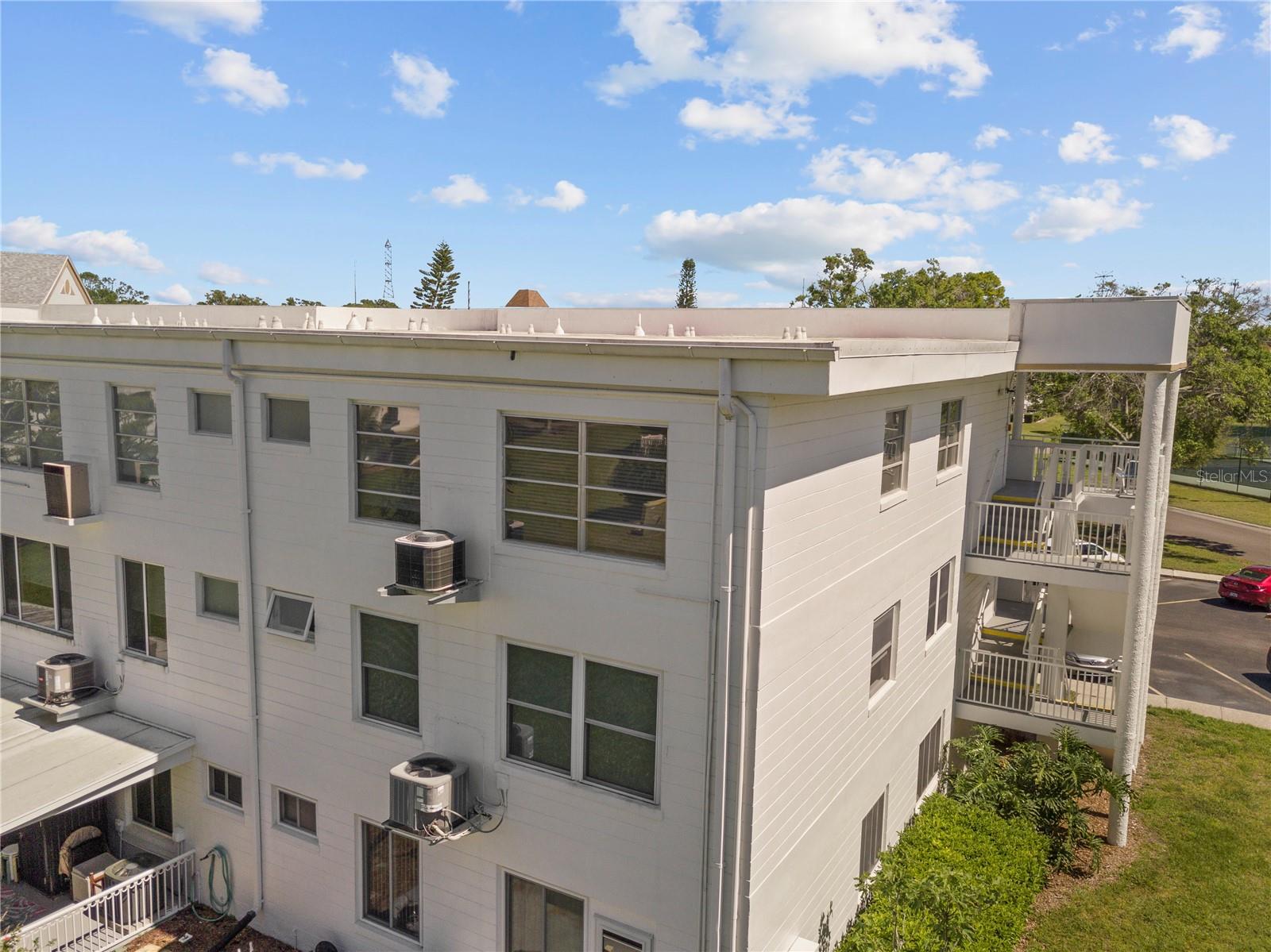 Image 4 of 43 For 2428 Columbia Drive 50