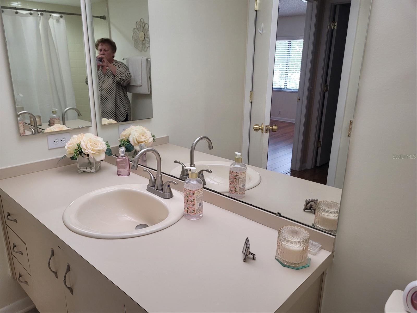 Image 18 of 23 For 3001 Landmark Boulevard E 106