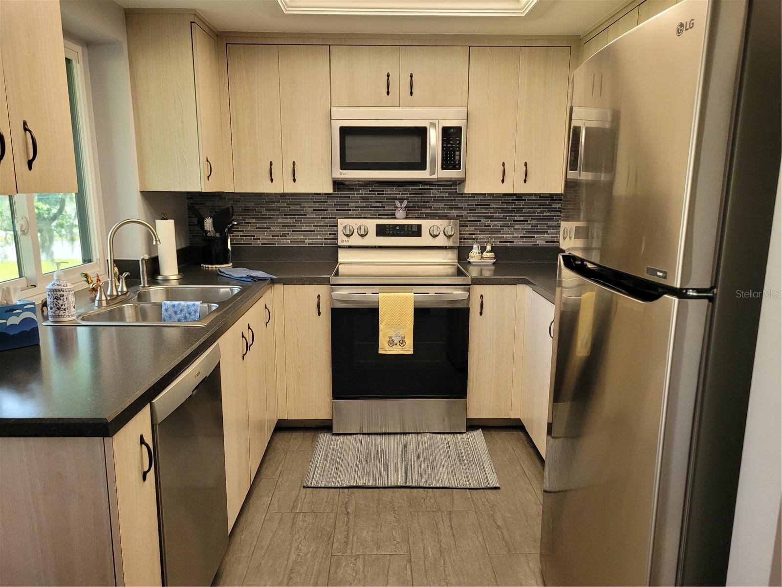 Image 4 of 23 For 3001 Landmark Boulevard E 106