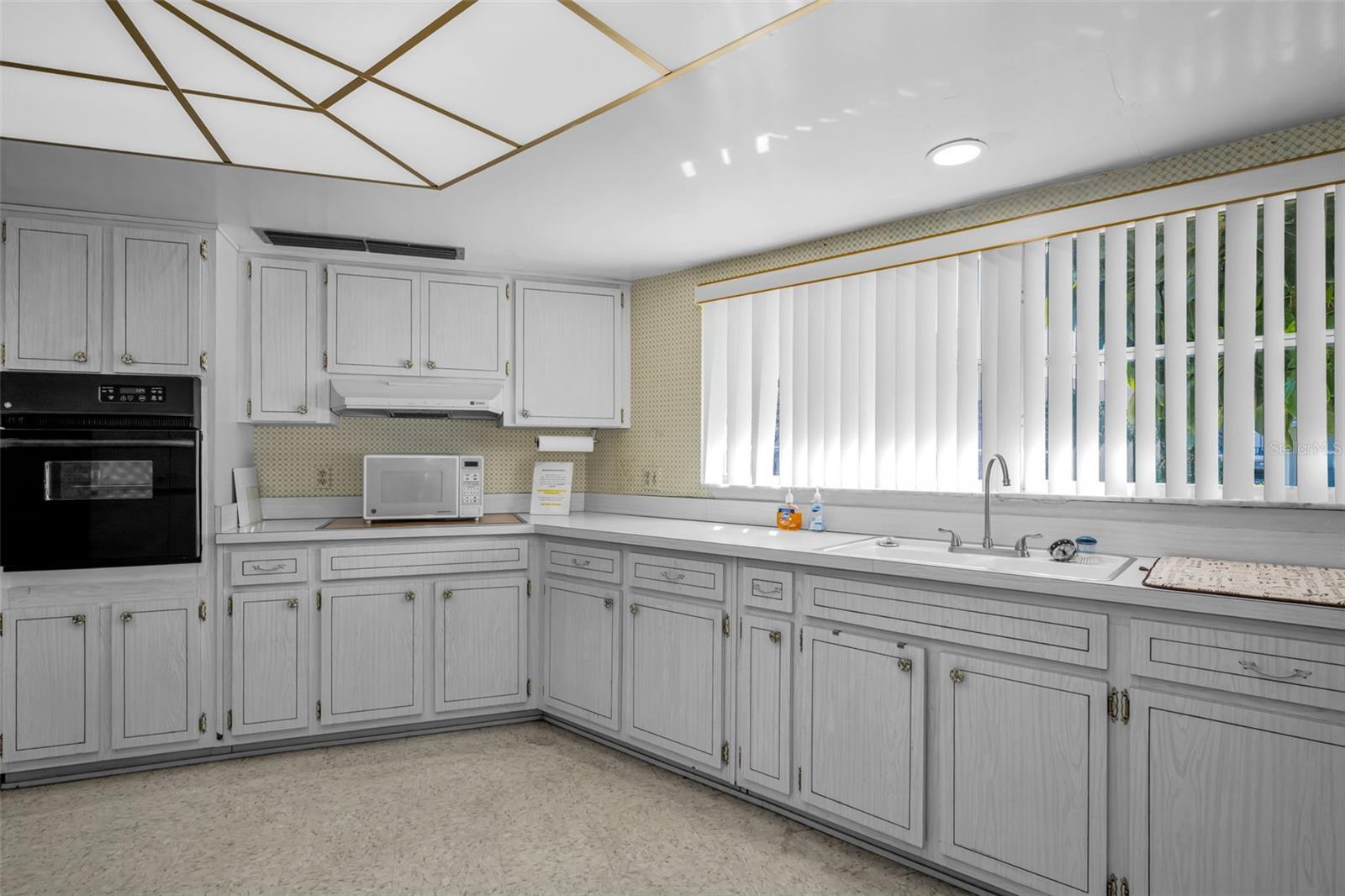 Image 51 of 72 For 1601 43rd Street N 143