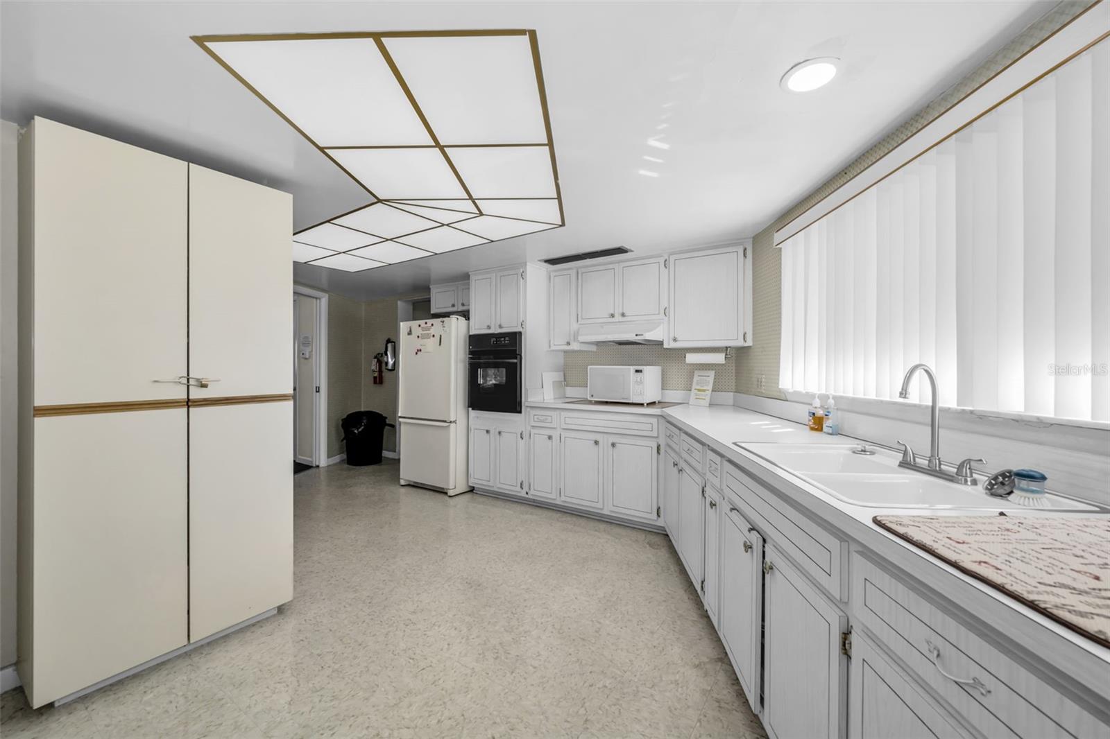 Image 52 of 72 For 1601 43rd Street N 143