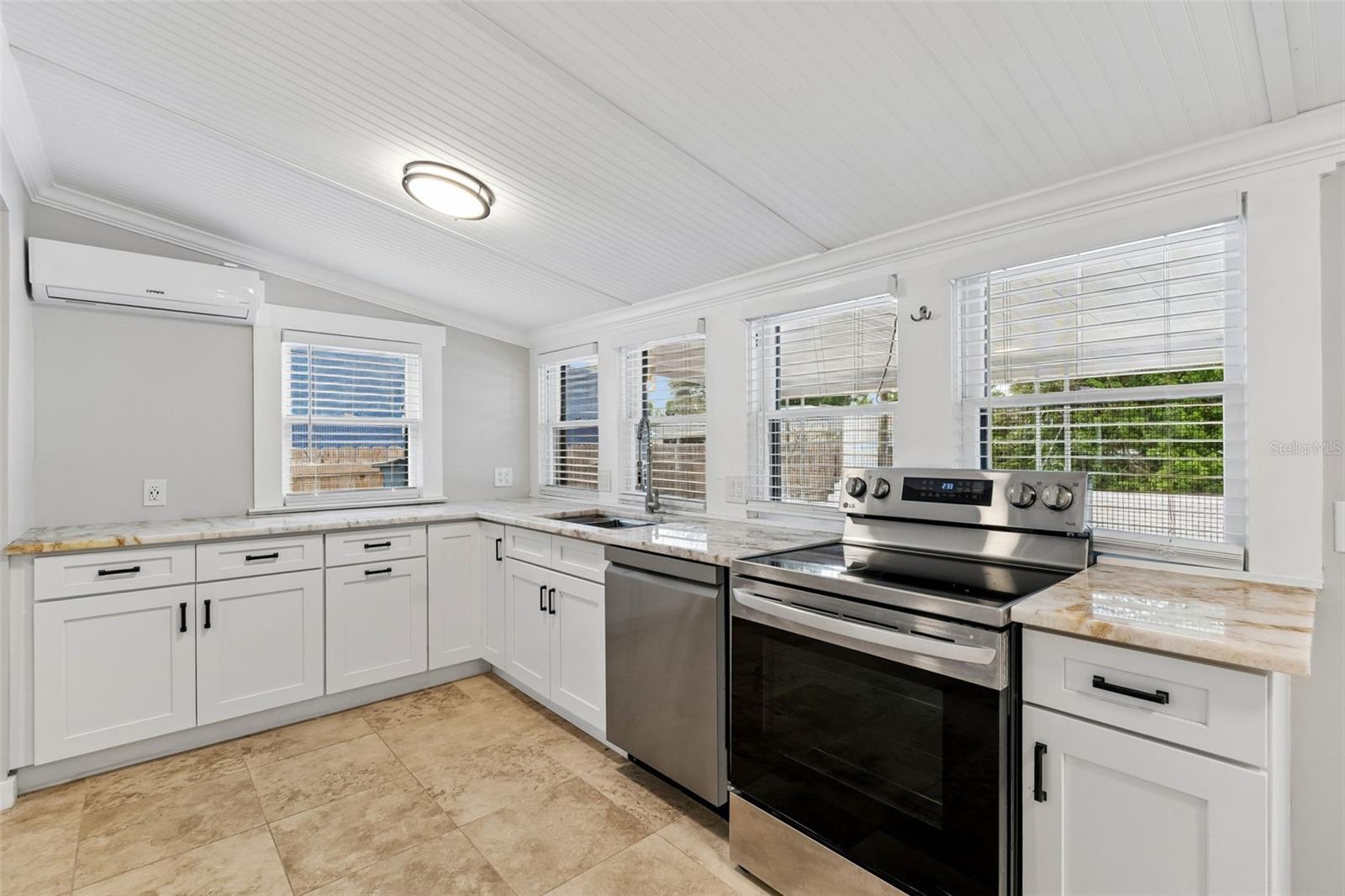 Image 11 of 38 For 507 Paris Street