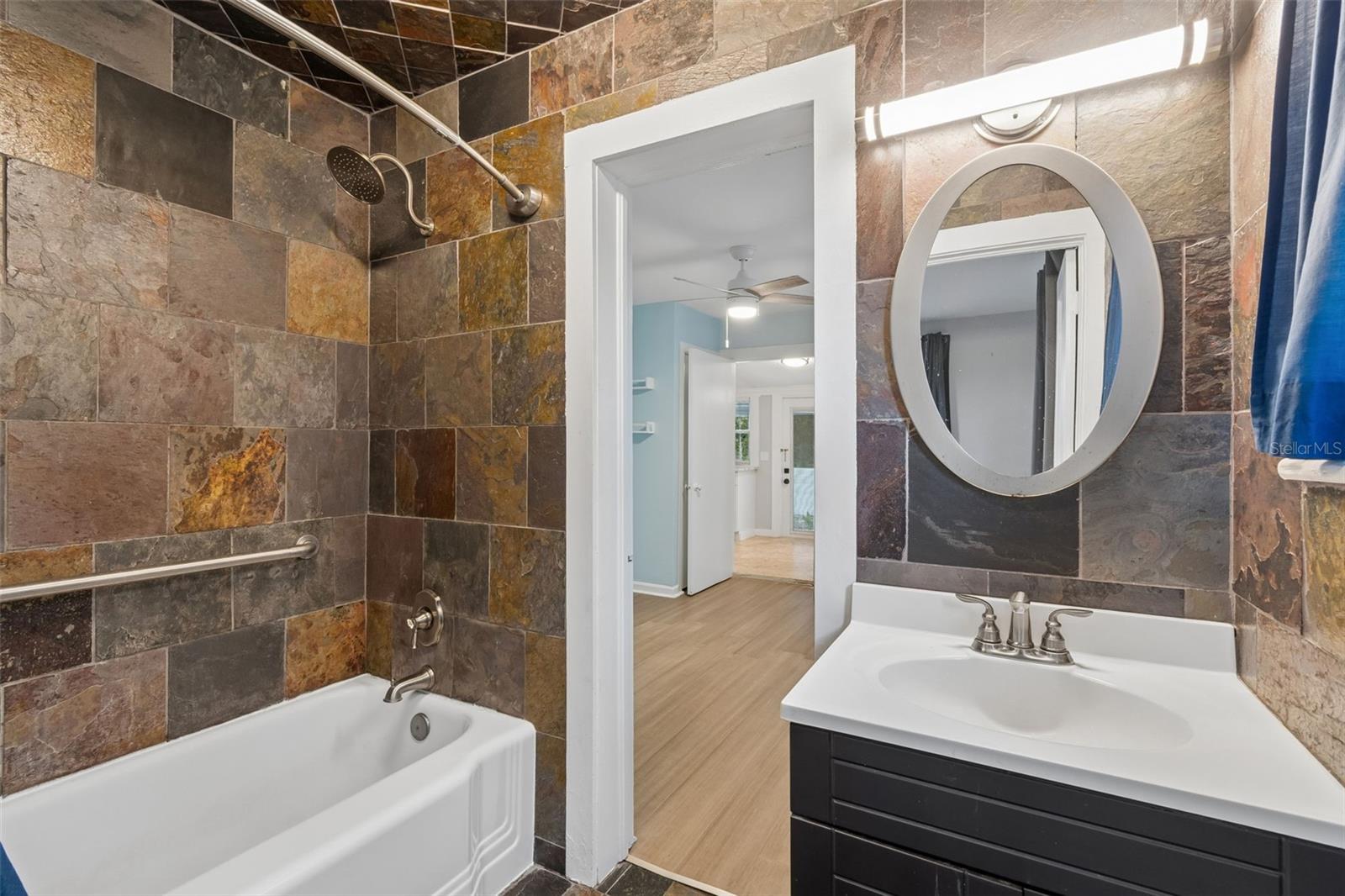 Image 18 of 38 For 507 Paris Street