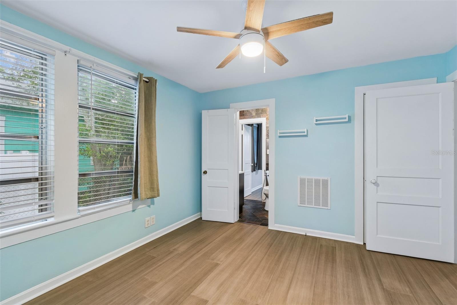 Image 21 of 38 For 507 Paris Street