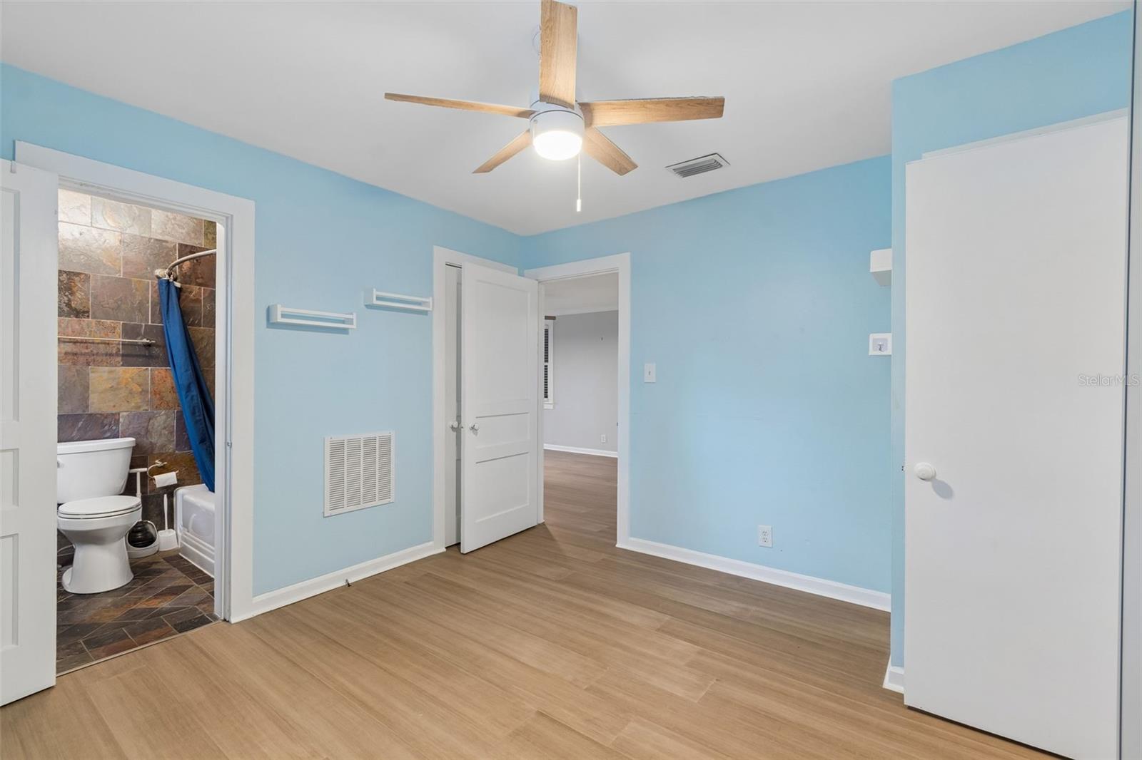 Image 22 of 38 For 507 Paris Street