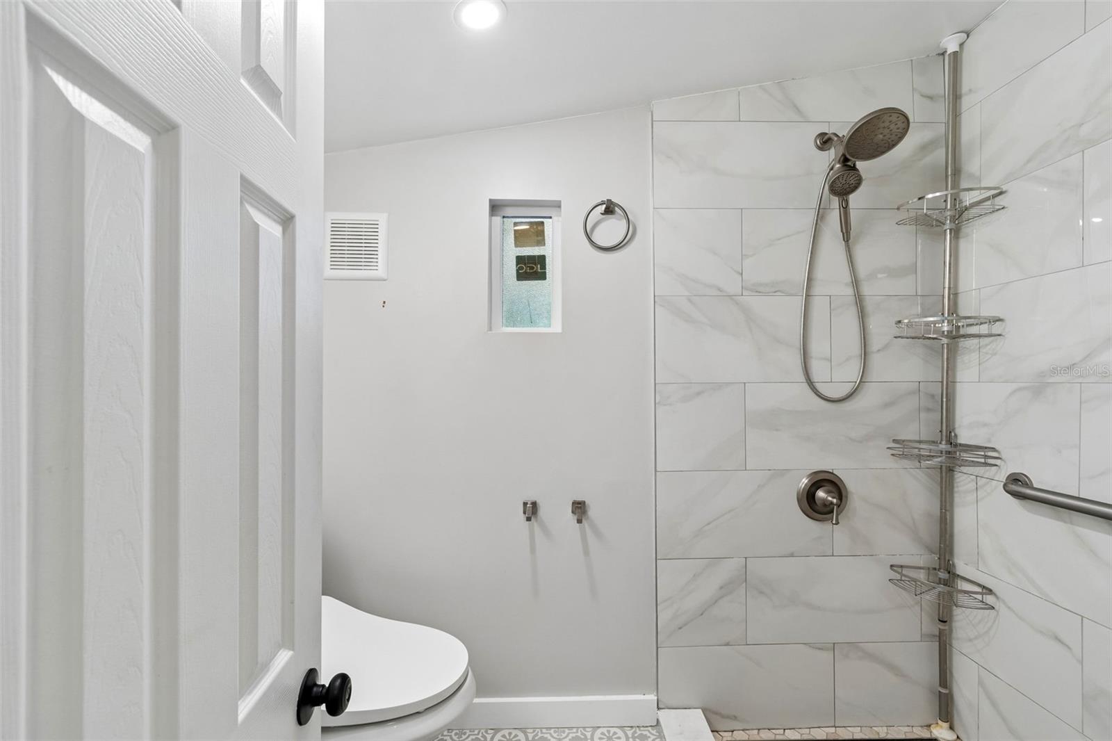 Image 23 of 38 For 507 Paris Street