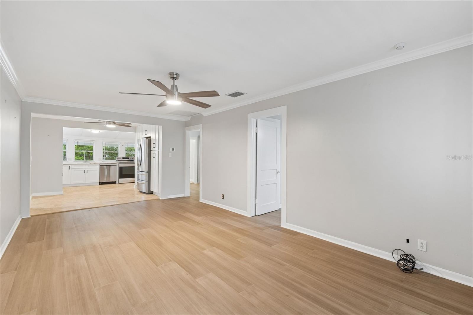 Image 8 of 38 For 507 Paris Street