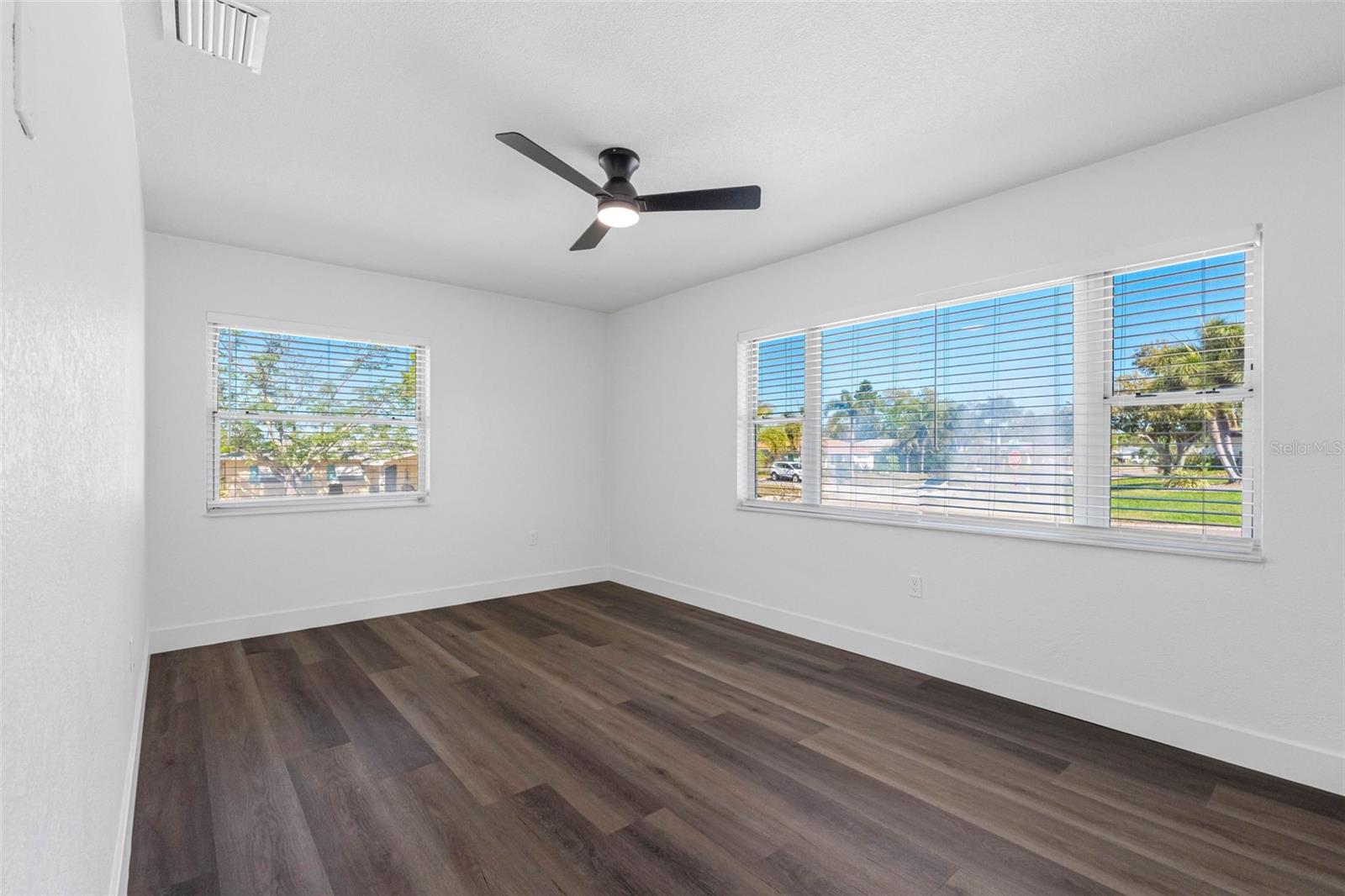 Image 16 of 41 For 11572 63rd Avenue