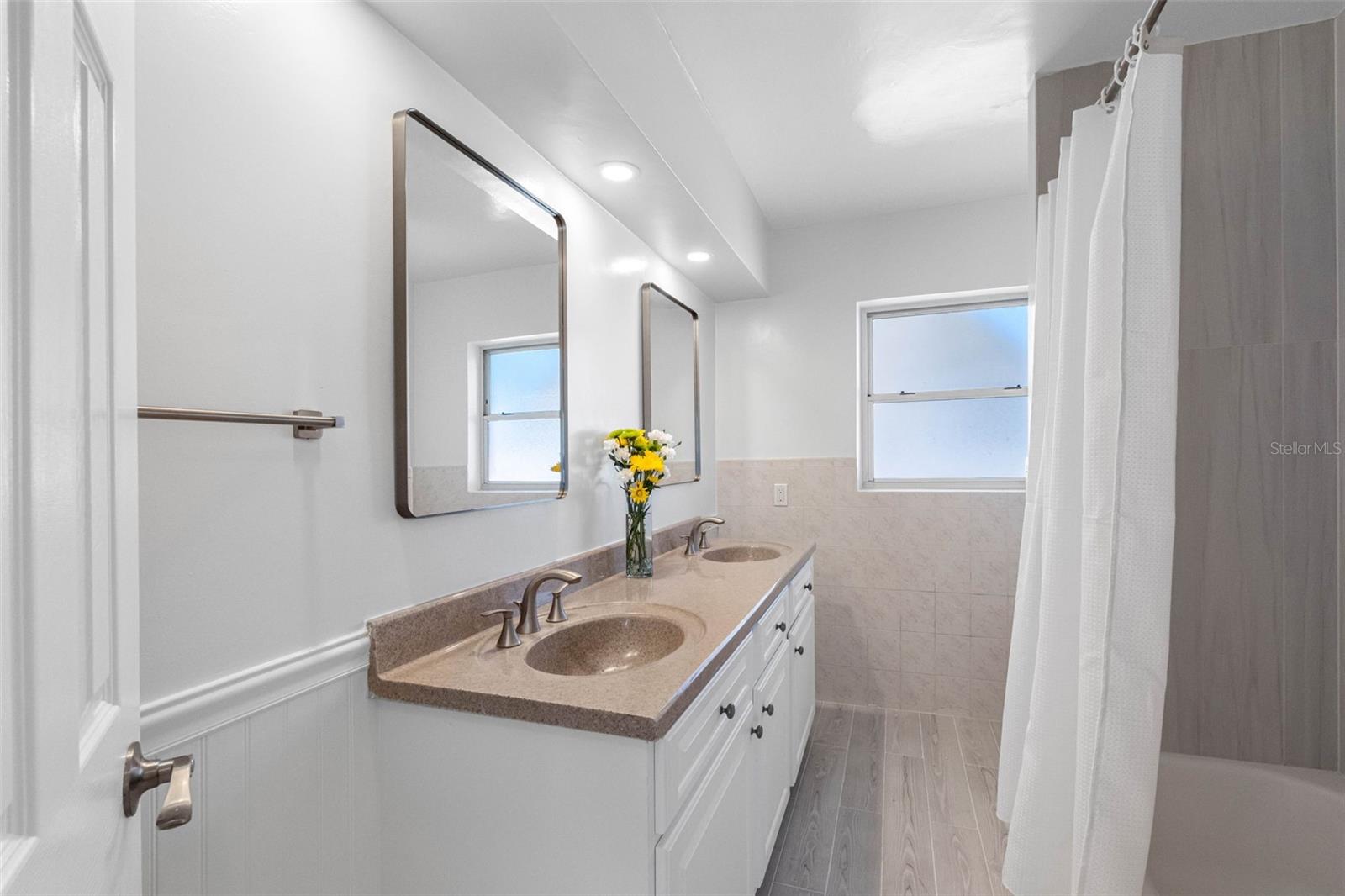 Image 18 of 41 For 11572 63rd Avenue