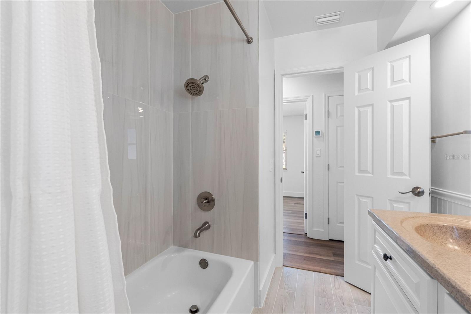 Image 19 of 41 For 11572 63rd Avenue