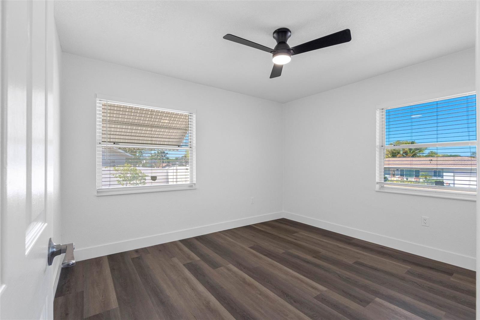 Image 21 of 41 For 11572 63rd Avenue