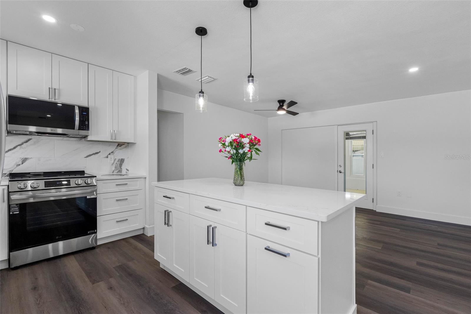 Image 6 of 41 For 11572 63rd Avenue