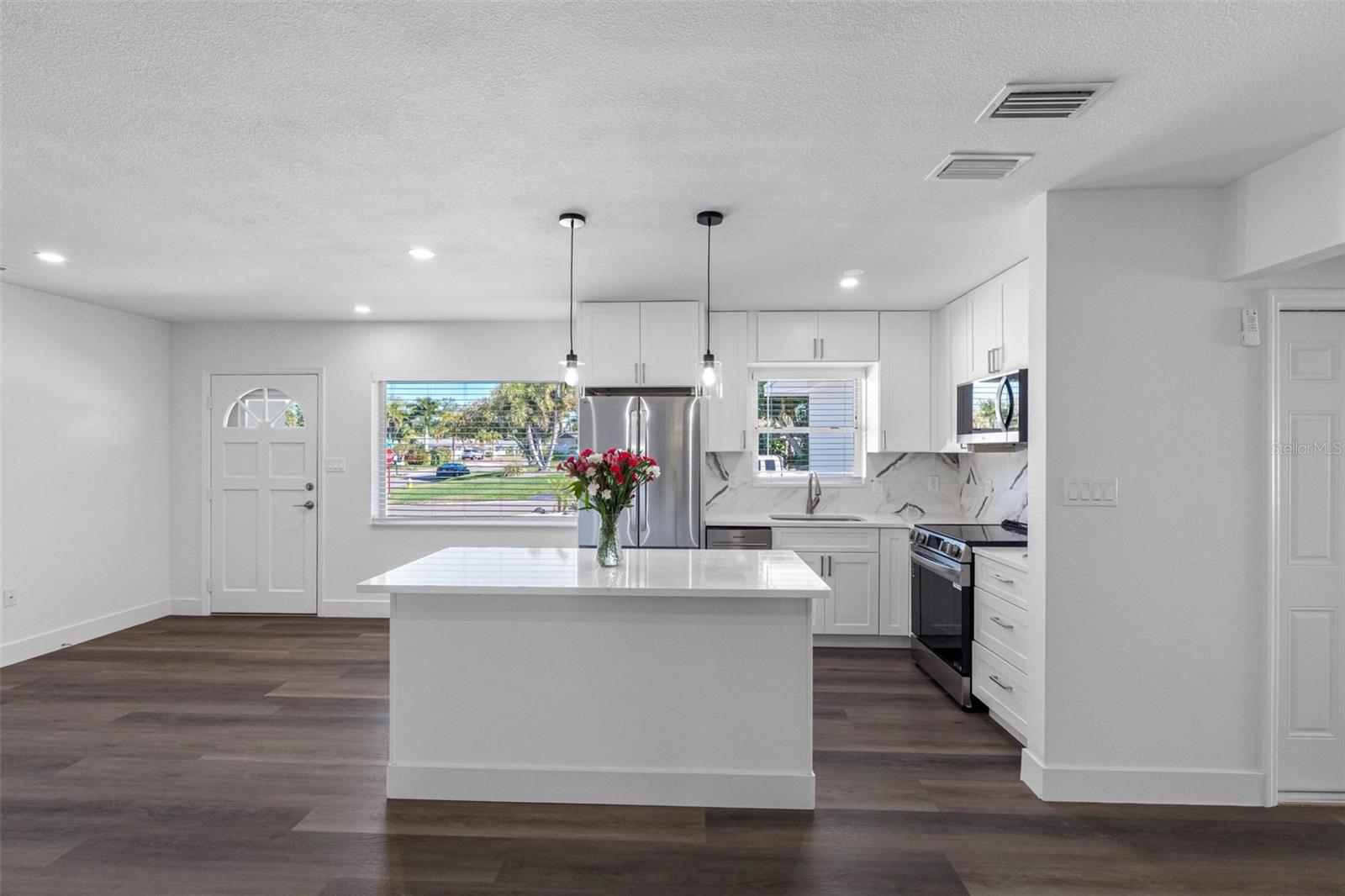 Image 9 of 41 For 11572 63rd Avenue