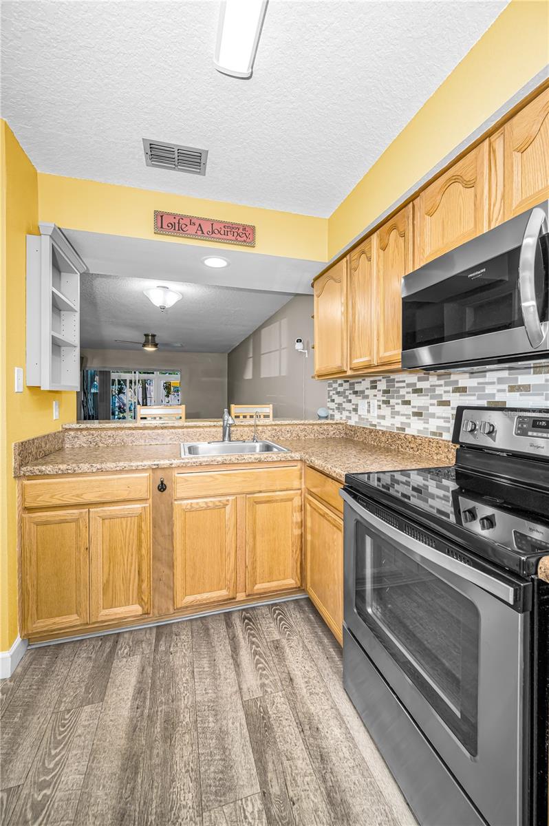 Image 14 of 40 For 6627 Spring Flower Drive 14