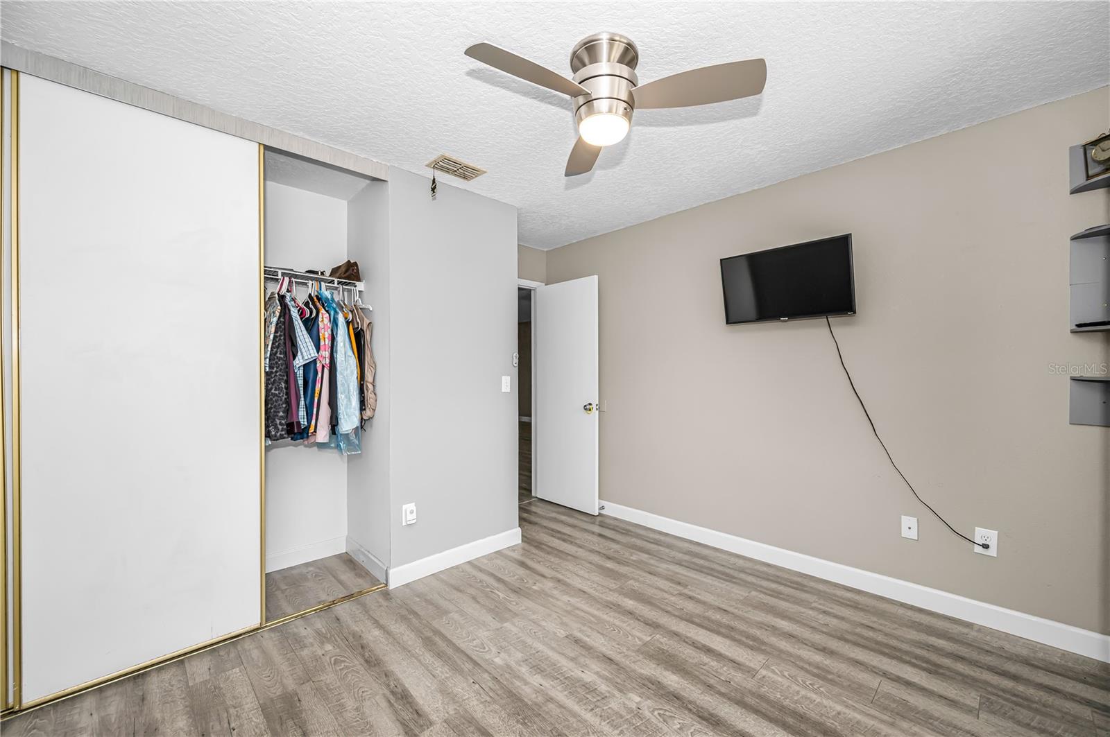 Image 19 of 40 For 6627 Spring Flower Drive 14