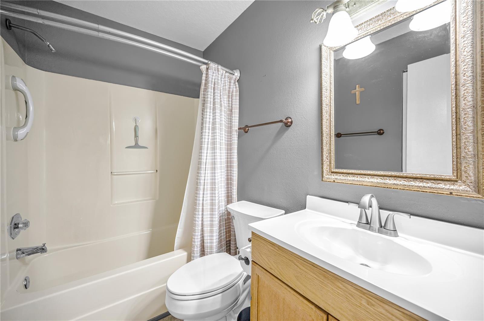 Image 21 of 40 For 6627 Spring Flower Drive 14