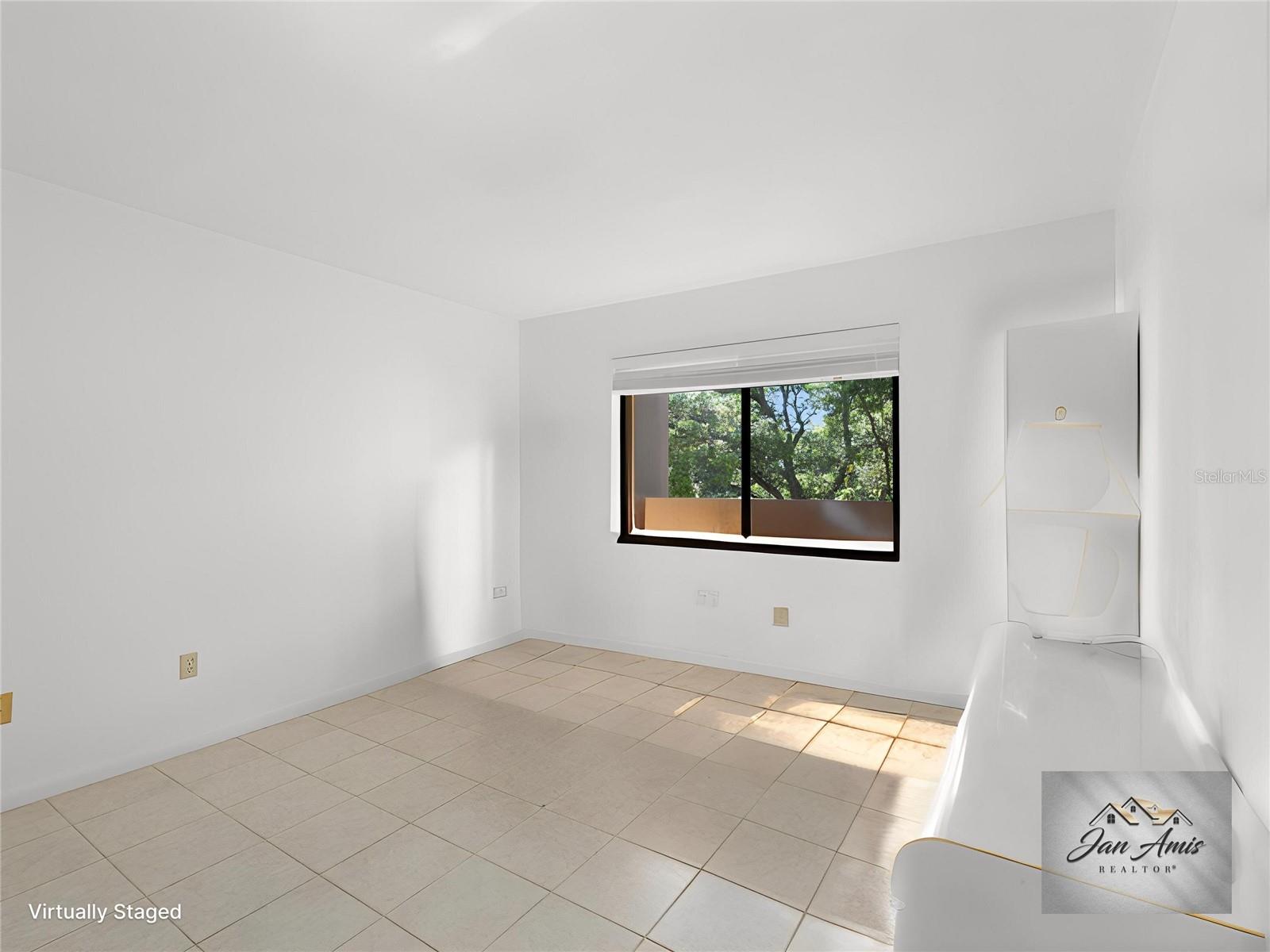 Image 42 of 71 For 3076 Eastland Boulevard 210