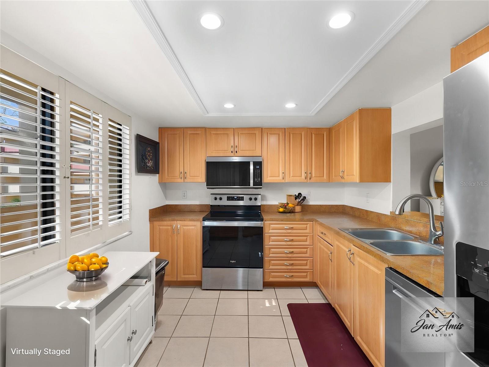 Image 9 of 71 For 3076 Eastland Boulevard 210