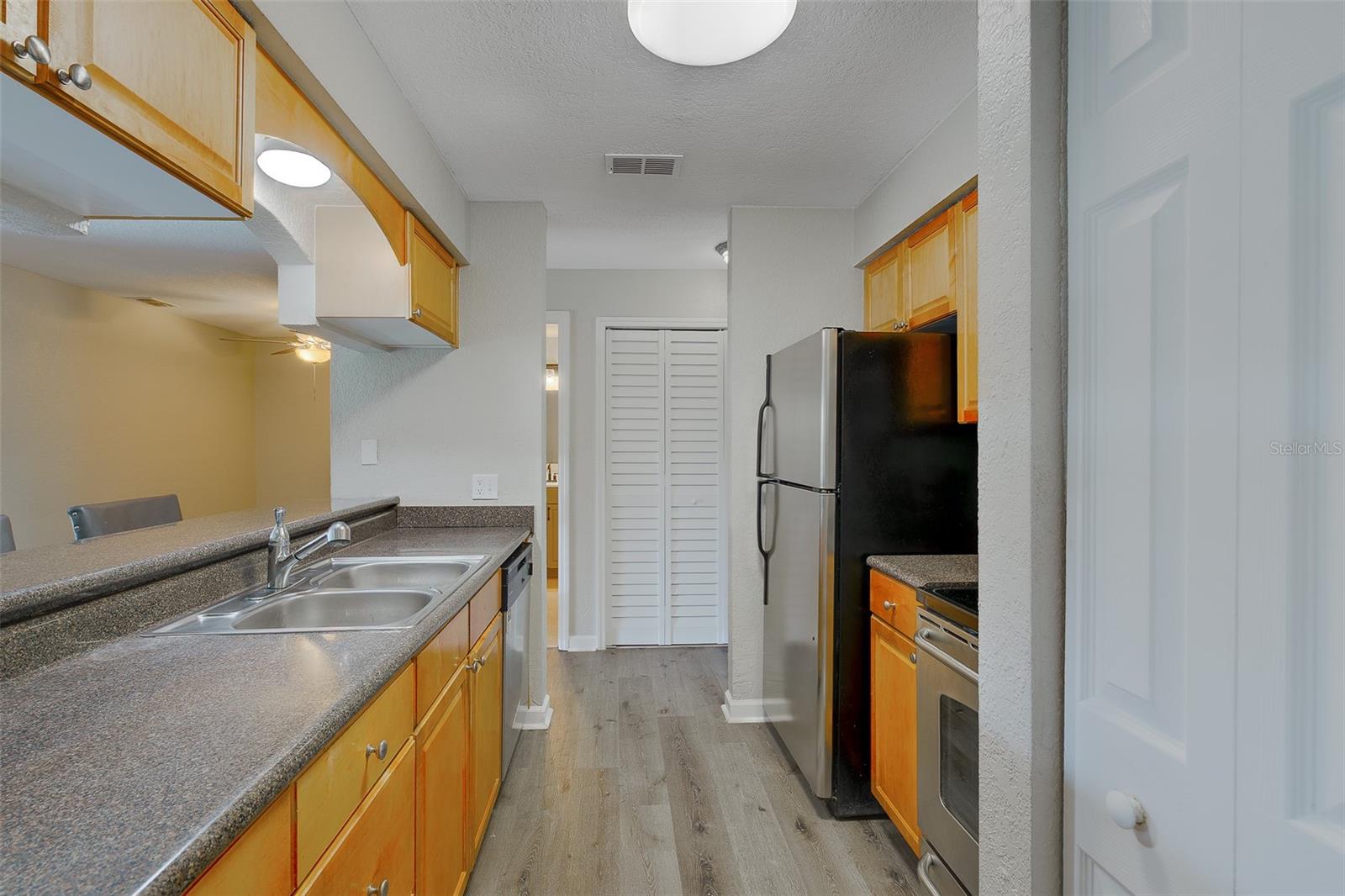 Image 17 of 62 For 12293 Sailwinds Drive 203