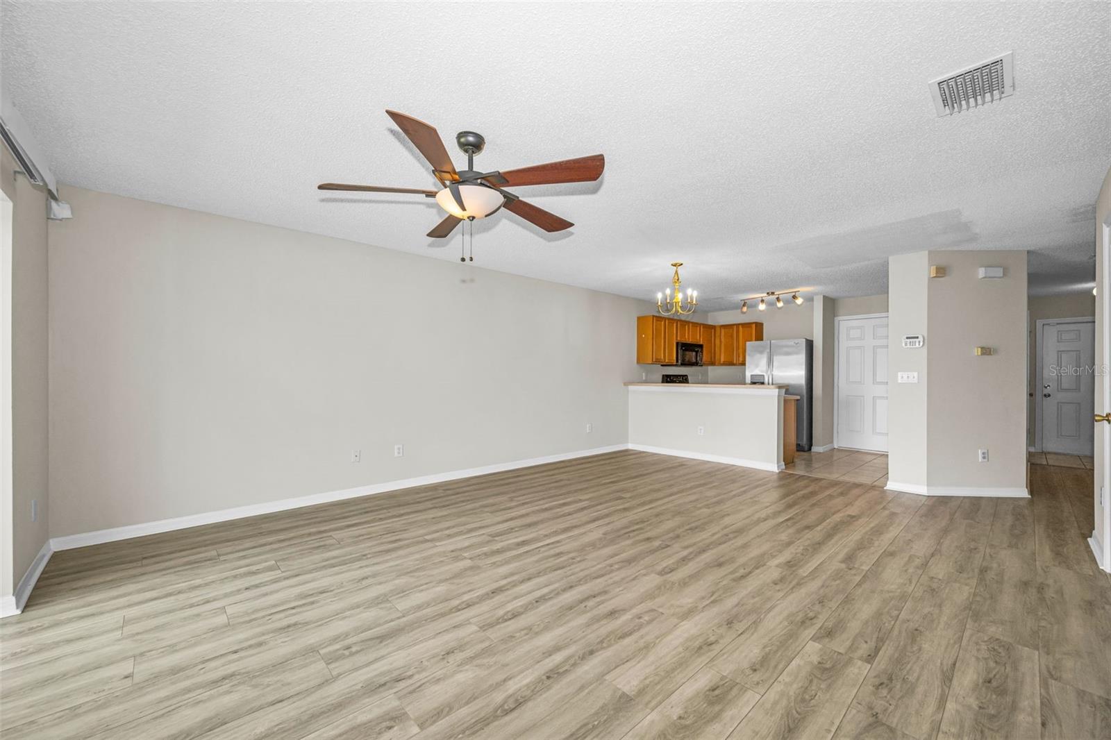 Image 7 of 31 For 8015 Savannah Sunset Lane