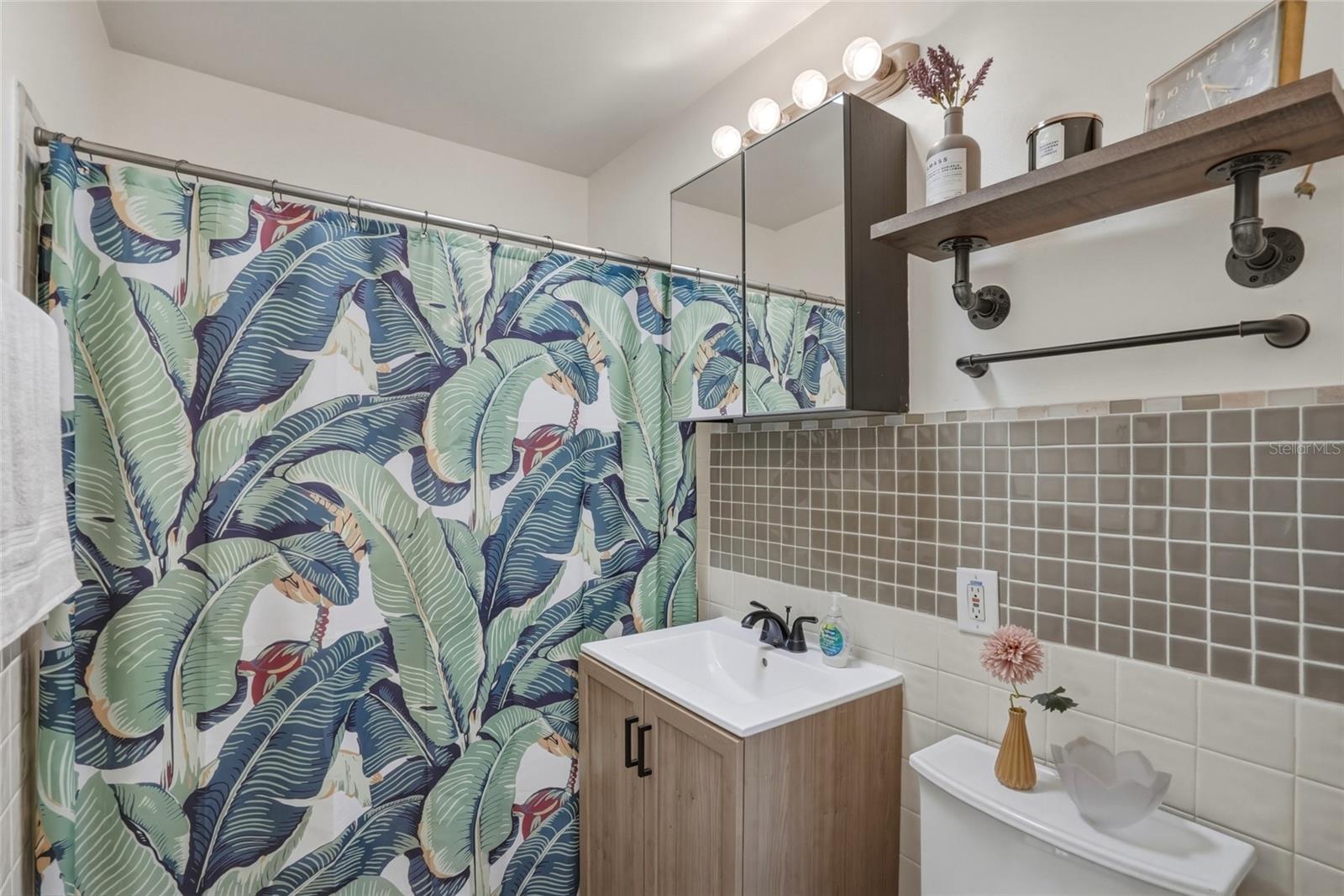 Image 13 of 23 For 220 45th Avenue S