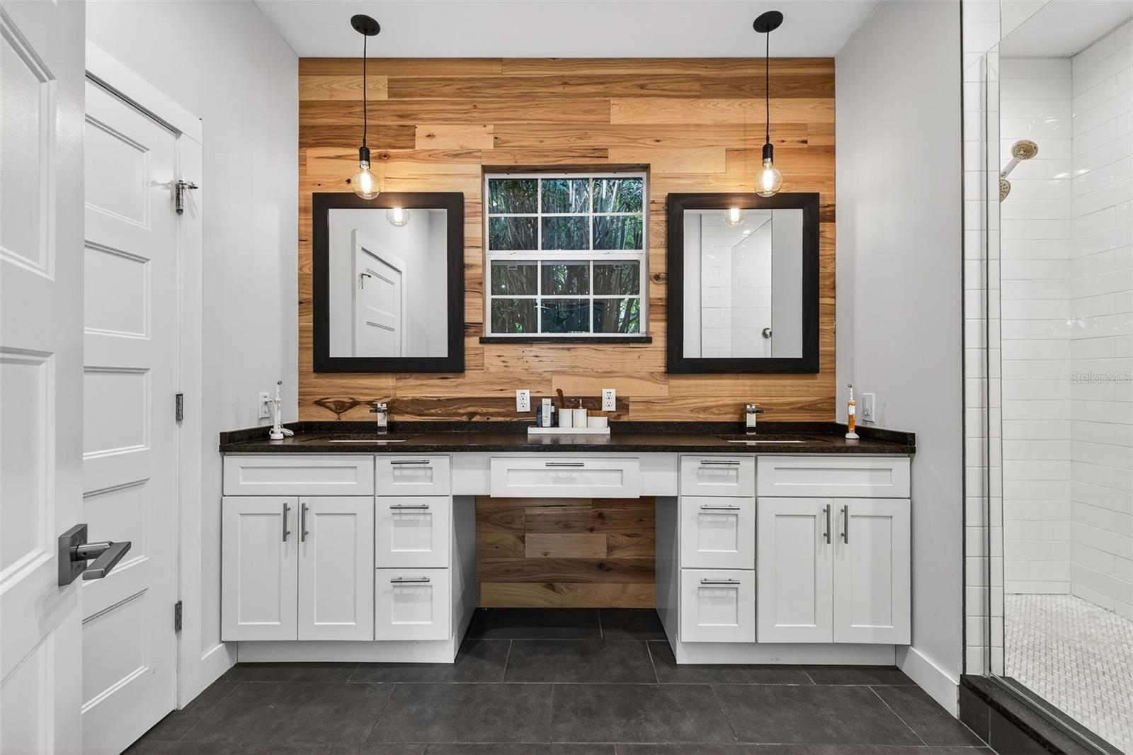 Image 26 of 39 For 1310 47th Avenue N