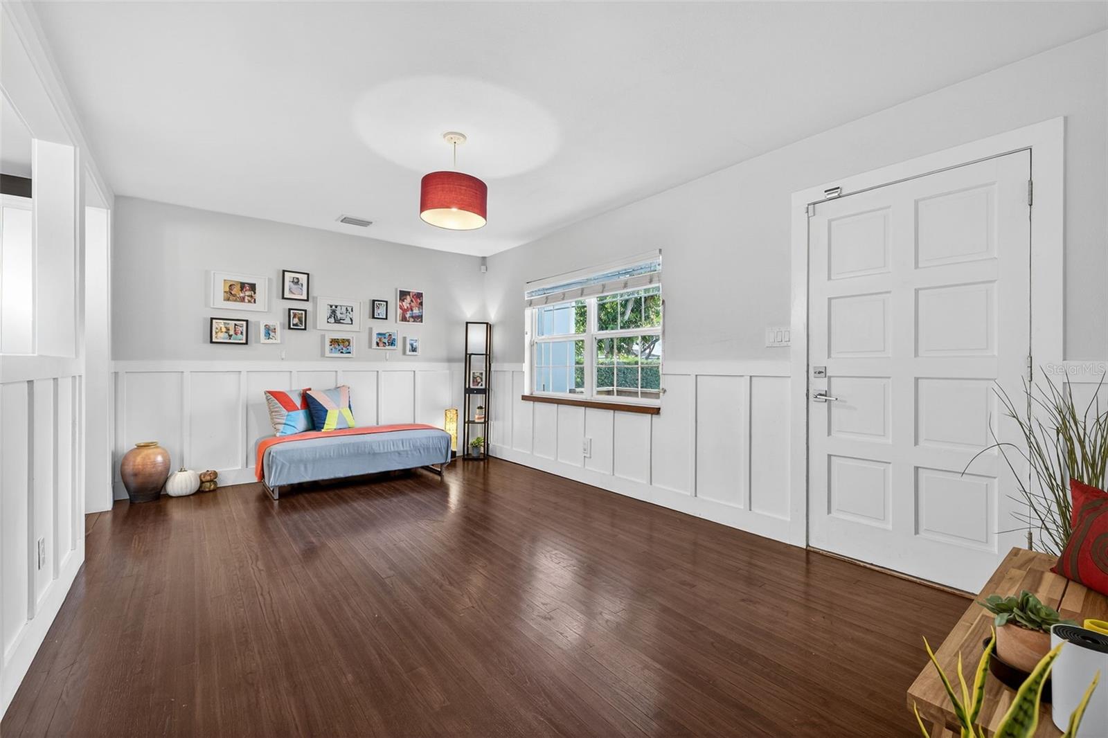 Image 3 of 39 For 1310 47th Avenue N