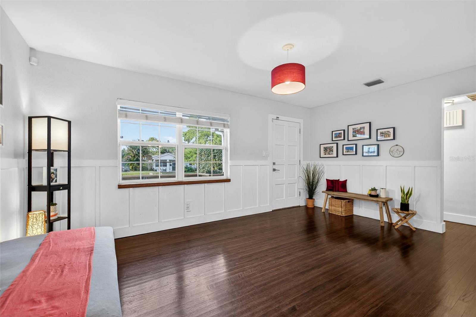 Image 4 of 39 For 1310 47th Avenue N