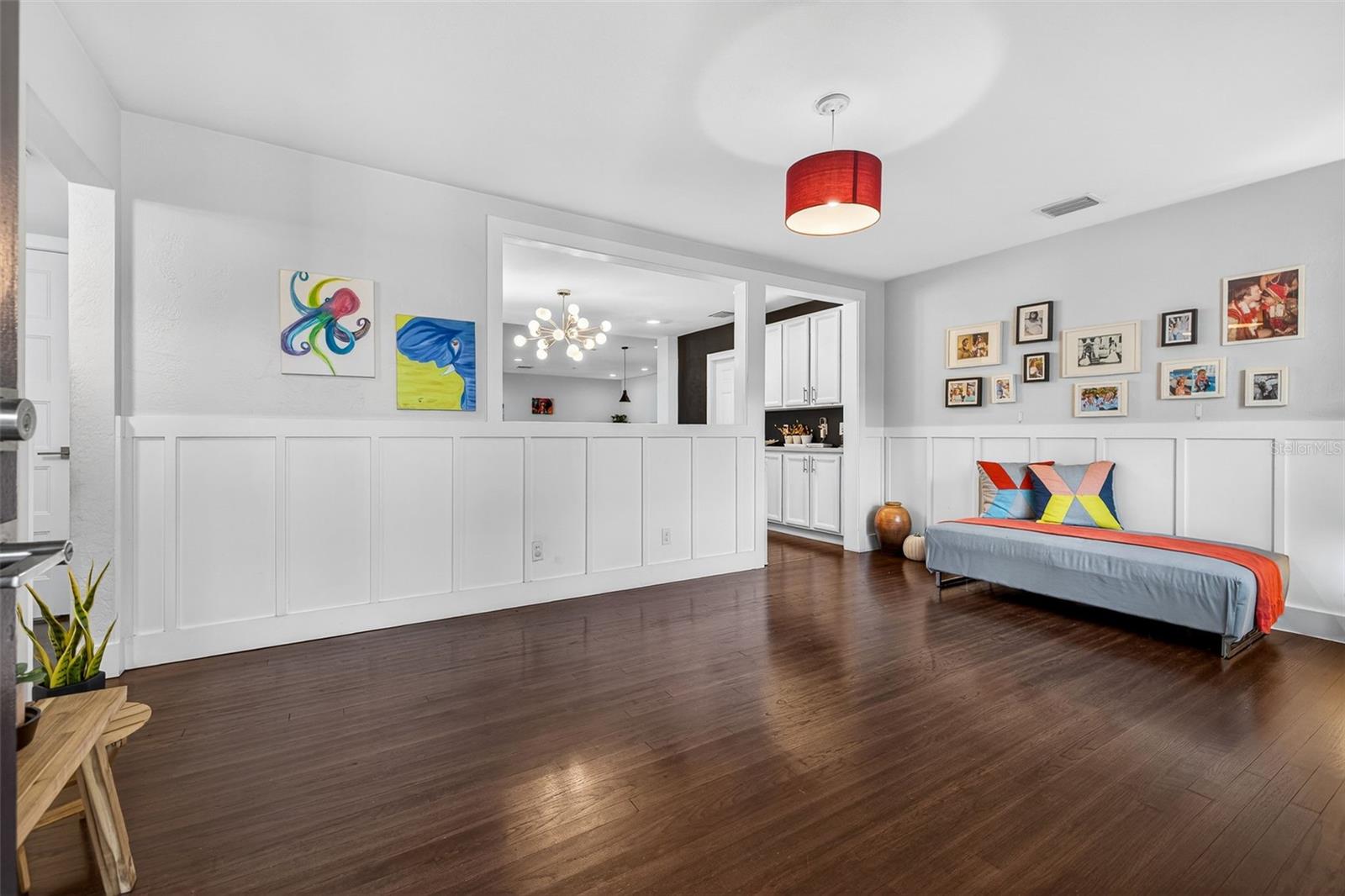 Image 5 of 39 For 1310 47th Avenue N