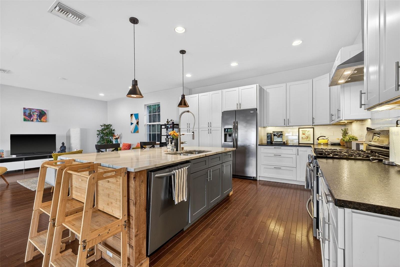 Image 9 of 39 For 1310 47th Avenue N